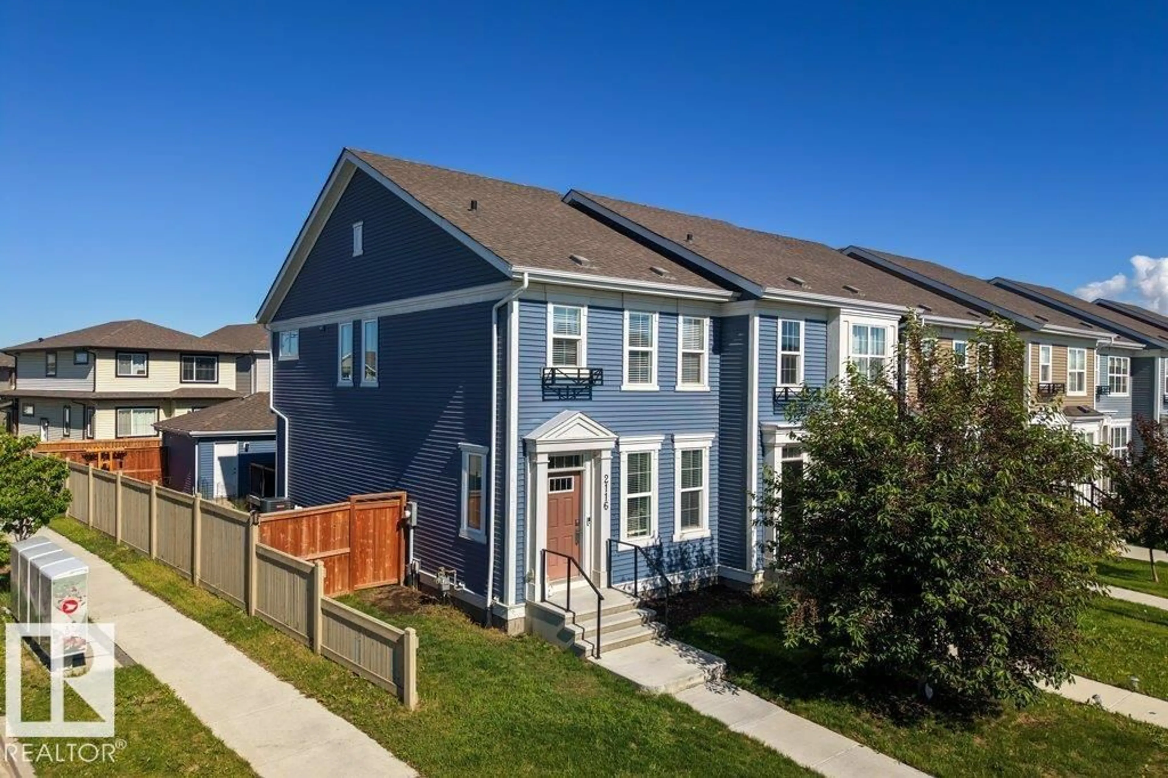 A pic from outside/outdoor area/front of a property/back of a property/a pic from drone, street for 2116 MAPLE RD, Edmonton Alberta T6T2L6