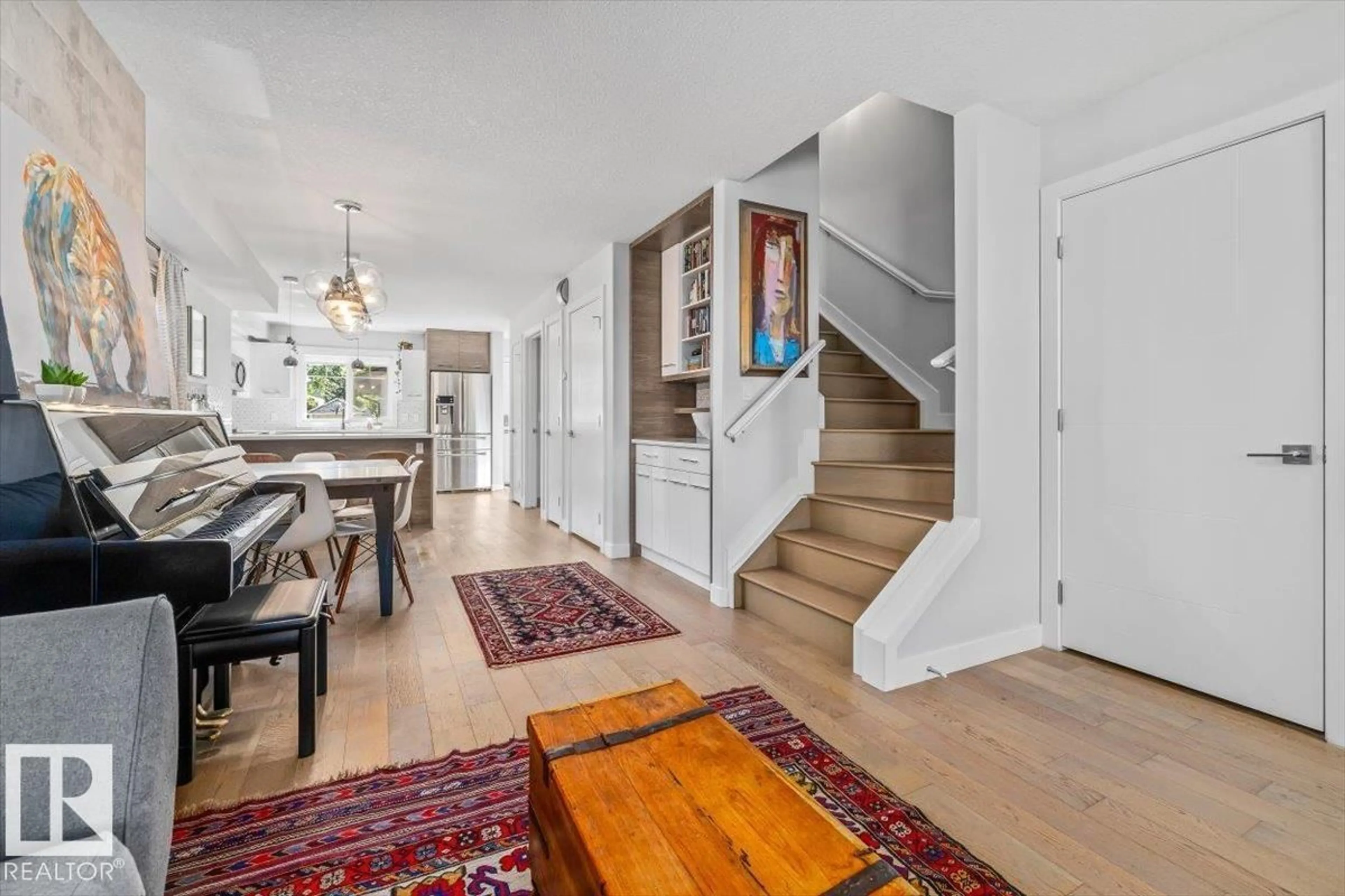 Indoor entryway for 9237 92 ST, Edmonton Alberta T6C3R4