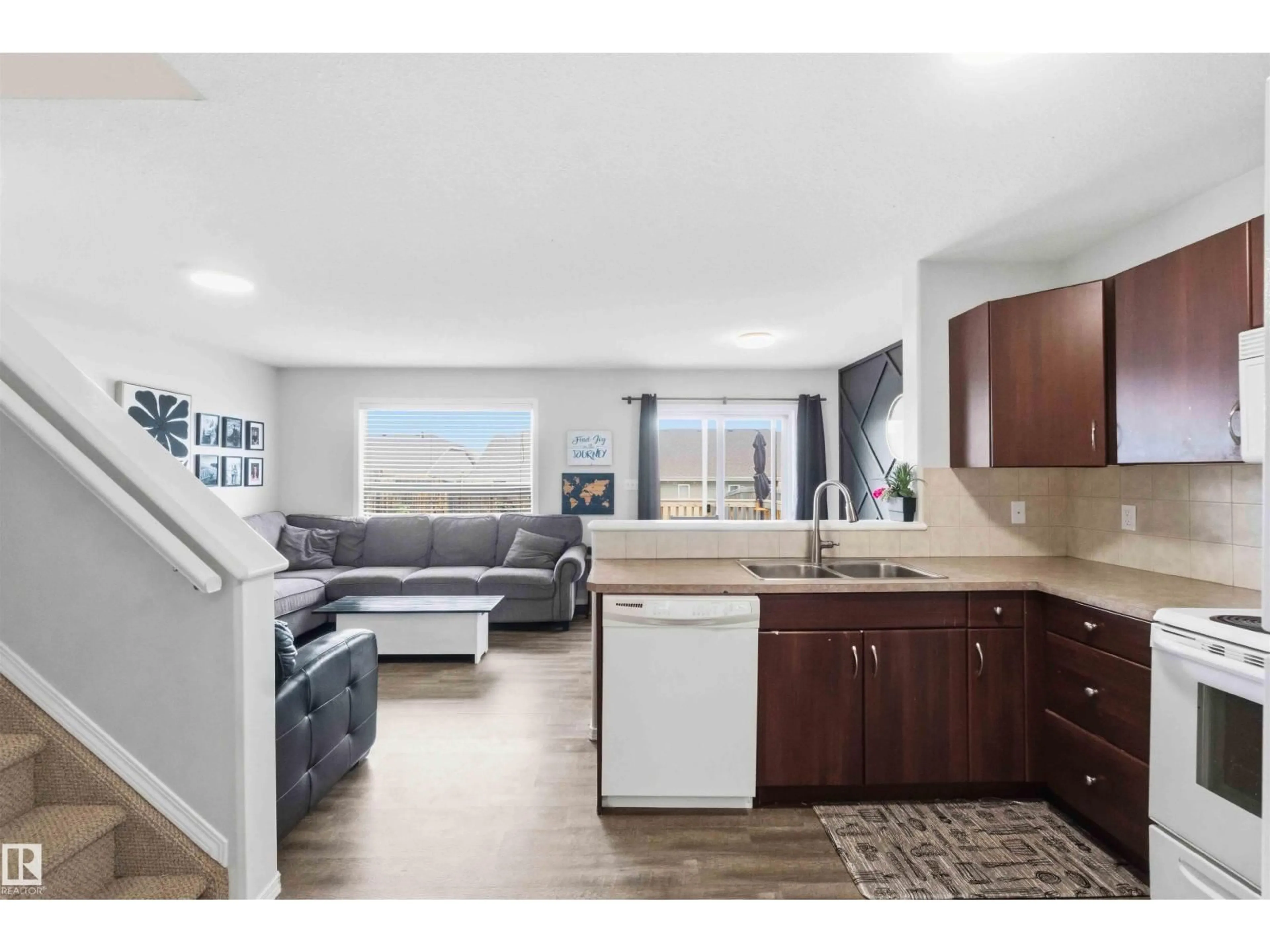 Open concept kitchen, unknown for 123 GALLOWAY WD, Fort Saskatchewan Alberta T8L0B9
