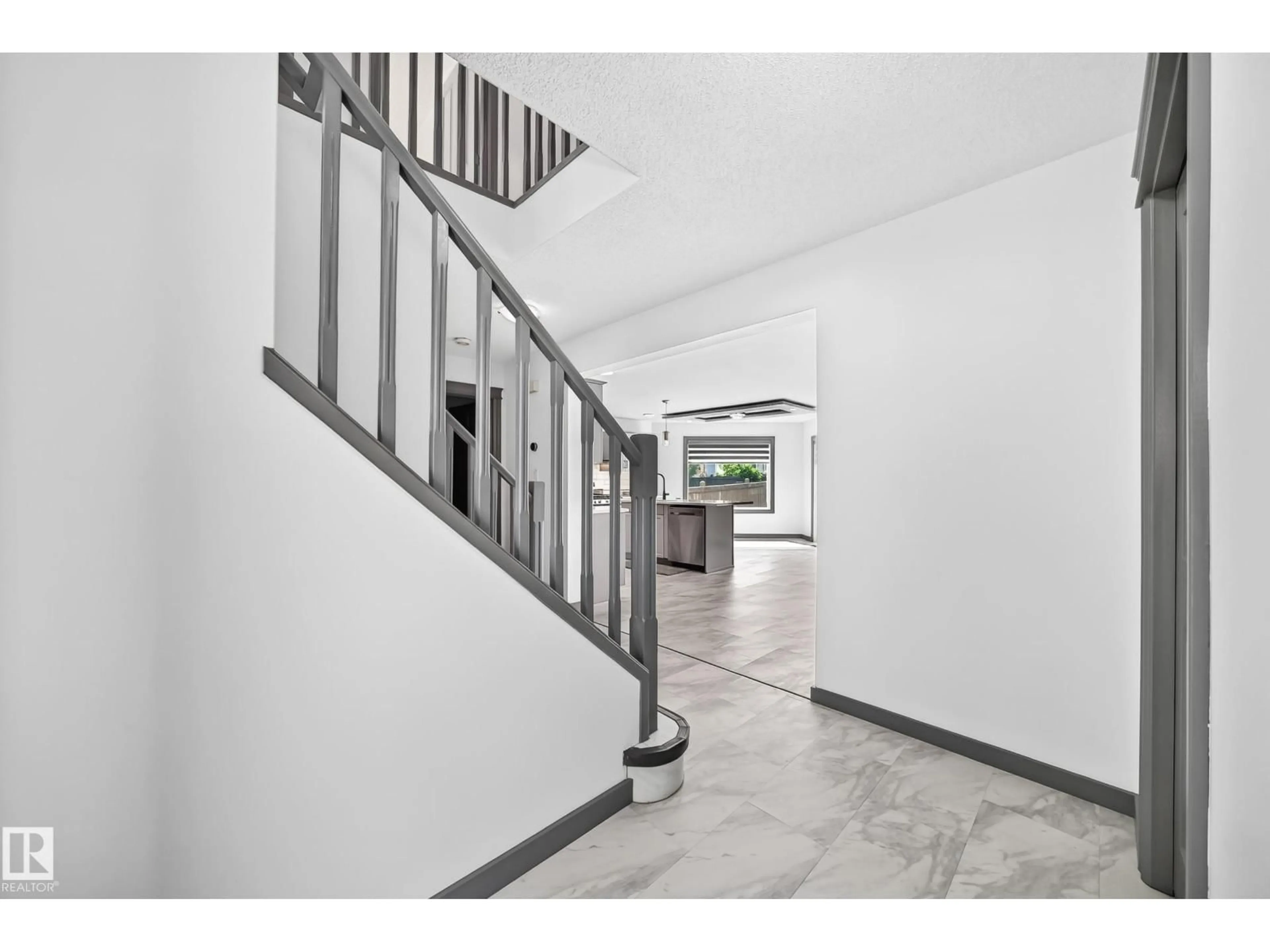 Indoor foyer for 1549 37C AV, Edmonton Alberta T6T0E1