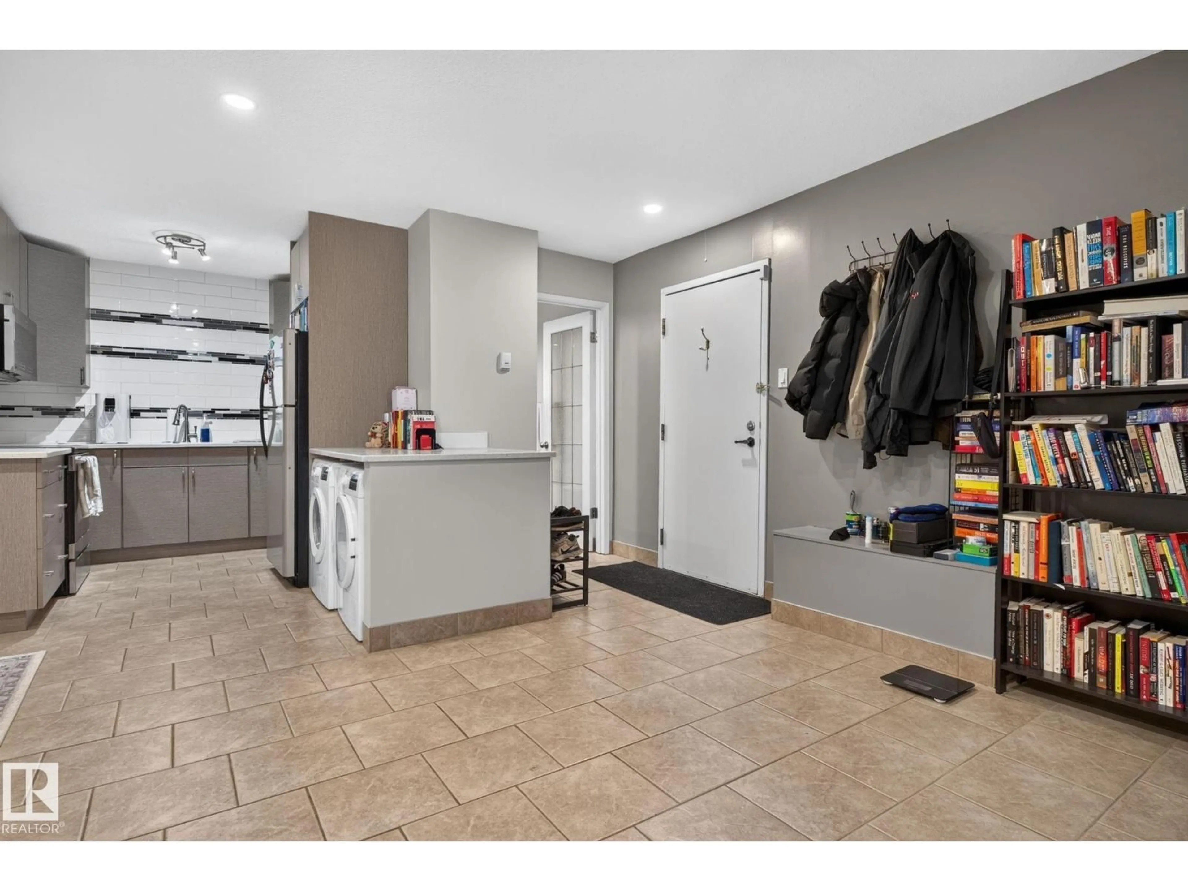Indoor entryway for G14 - 10148 118 ST, Edmonton Alberta T5K1Y4