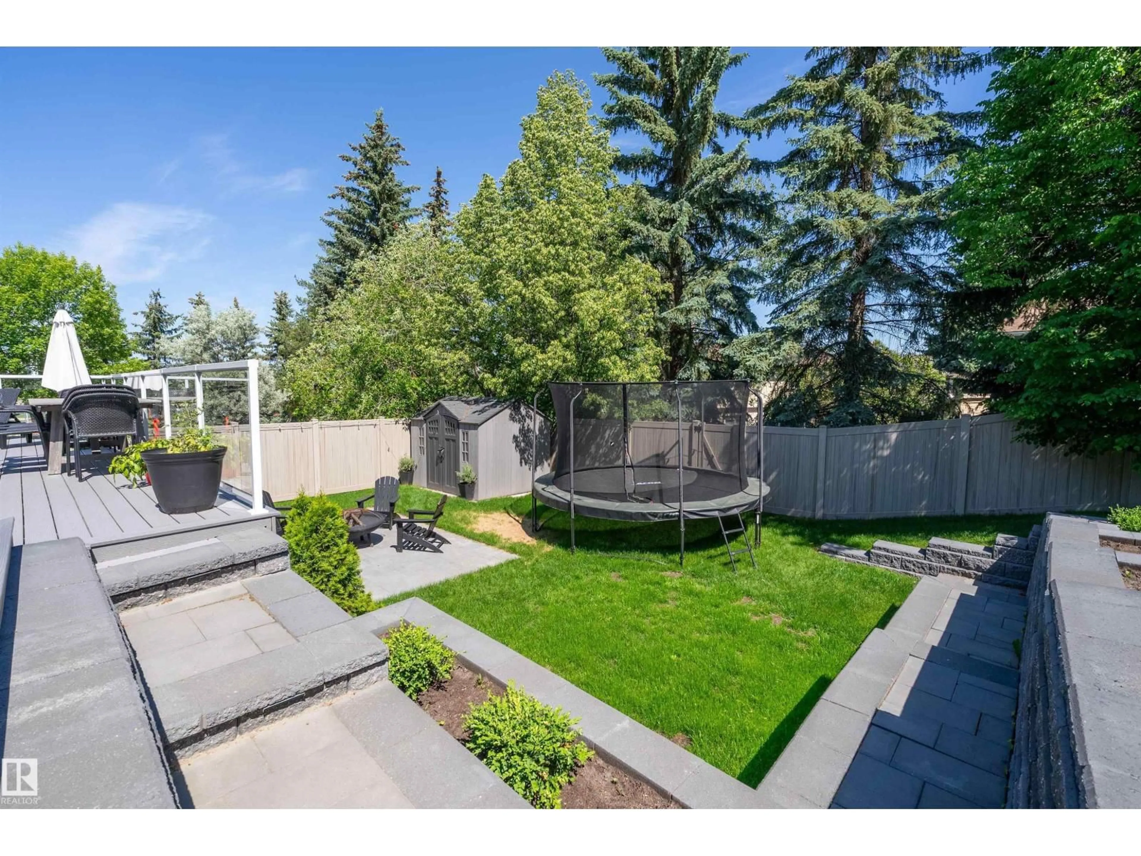 A pic from outside/outdoor area/front of a property/back of a property/a pic from drone, unknown for 4 WENTWORTH CR, St. Albert Alberta T8N3G8
