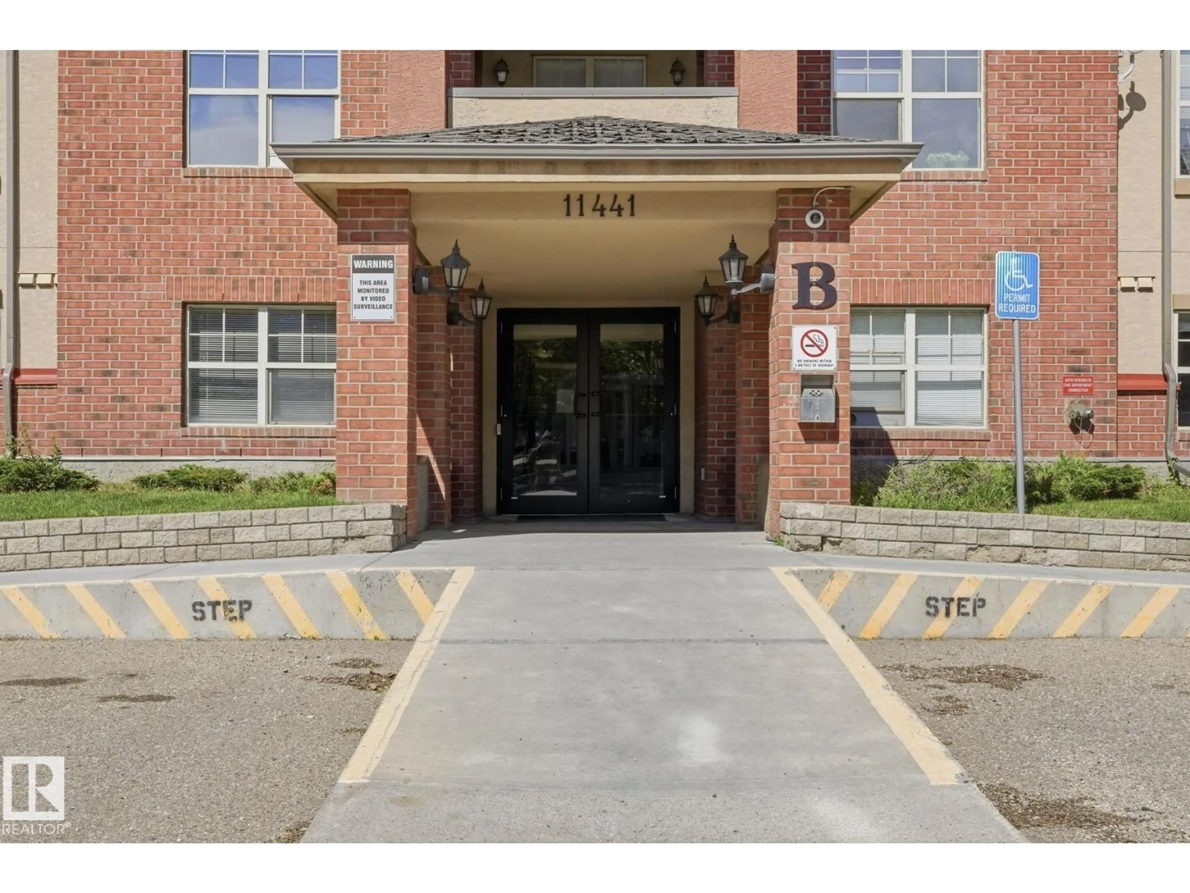 Indoor foyer for 107 - 11441 ELLERSLIE RD, Edmonton Alberta T6W1S9