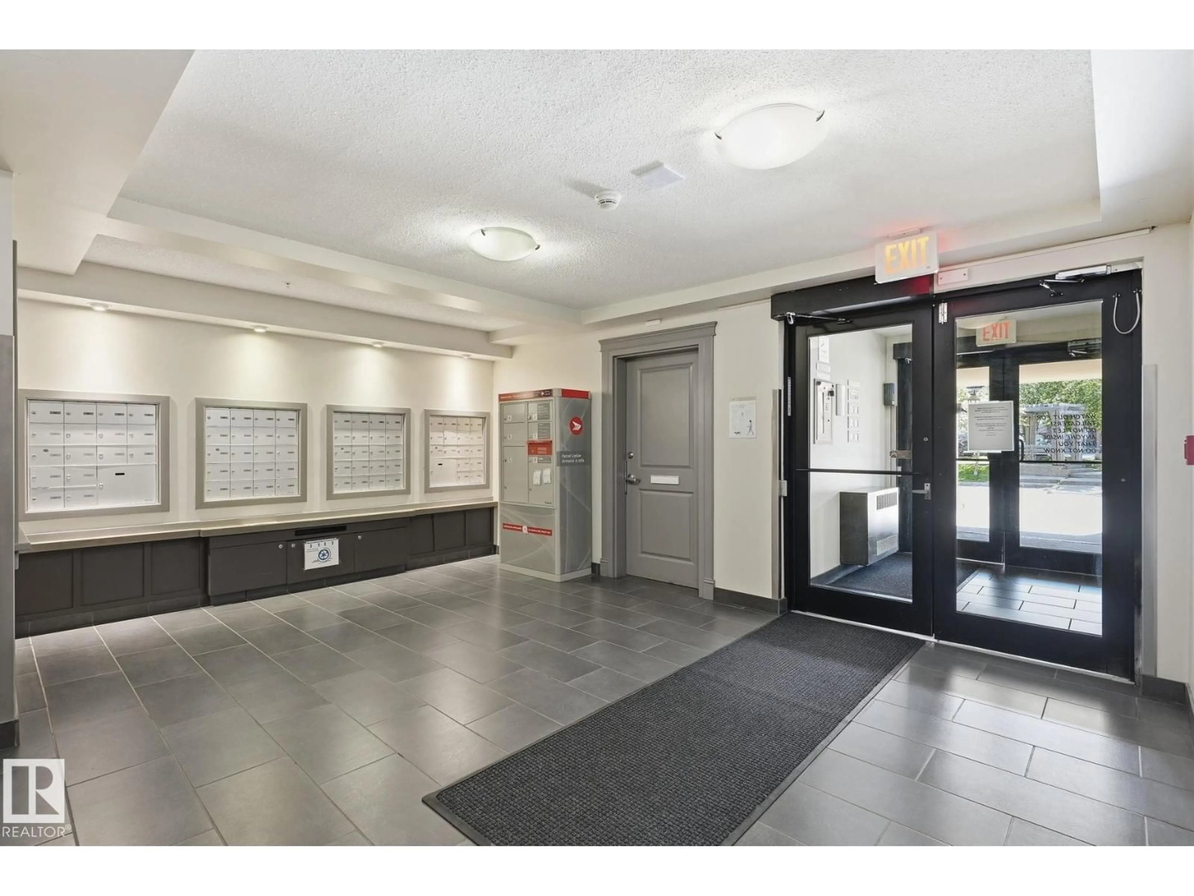Indoor foyer for 107 - 11441 ELLERSLIE RD, Edmonton Alberta T6W1S9