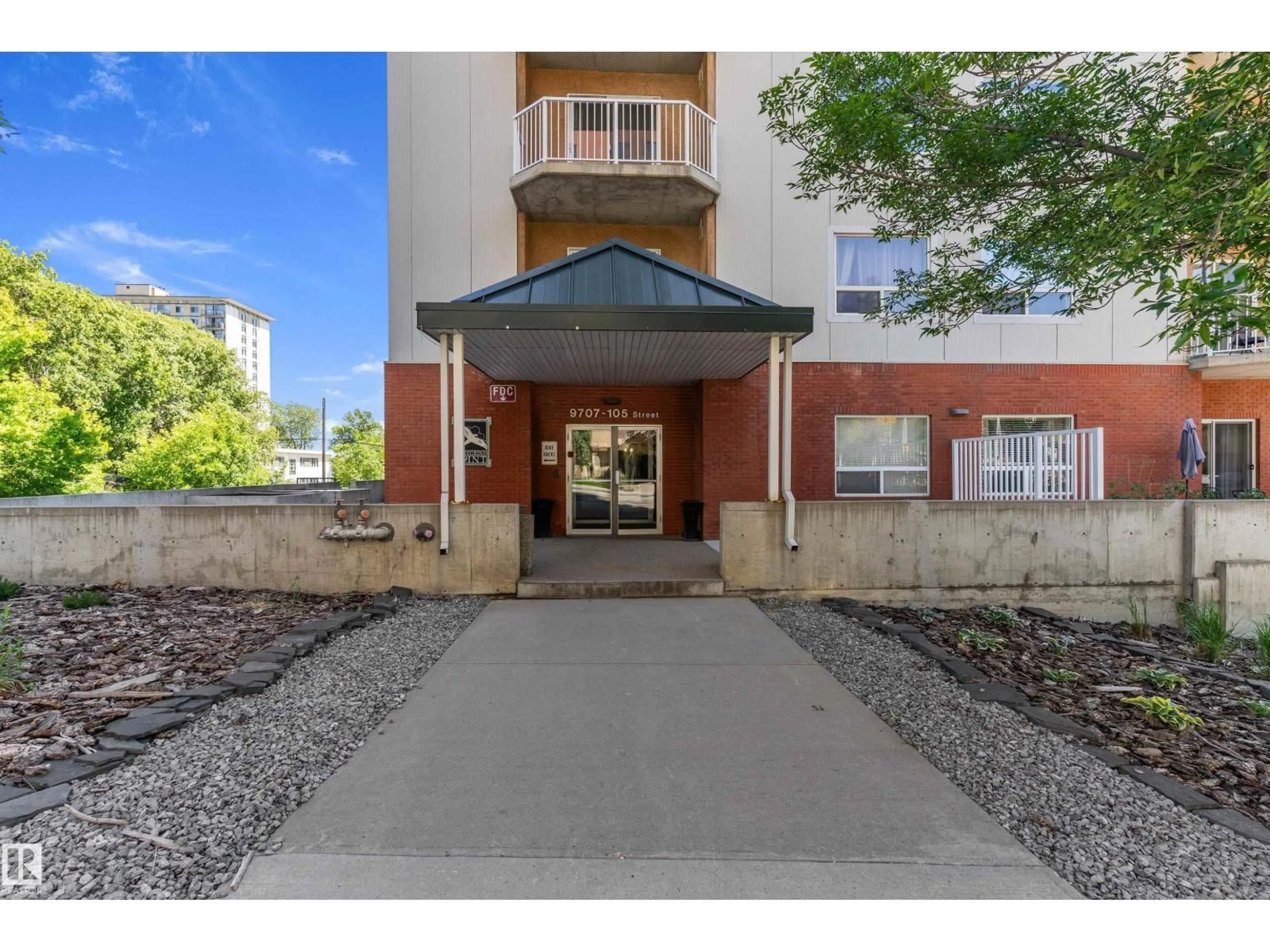 Indoor foyer for #1002 - 9707 105 ST, Edmonton Alberta T5K1A1