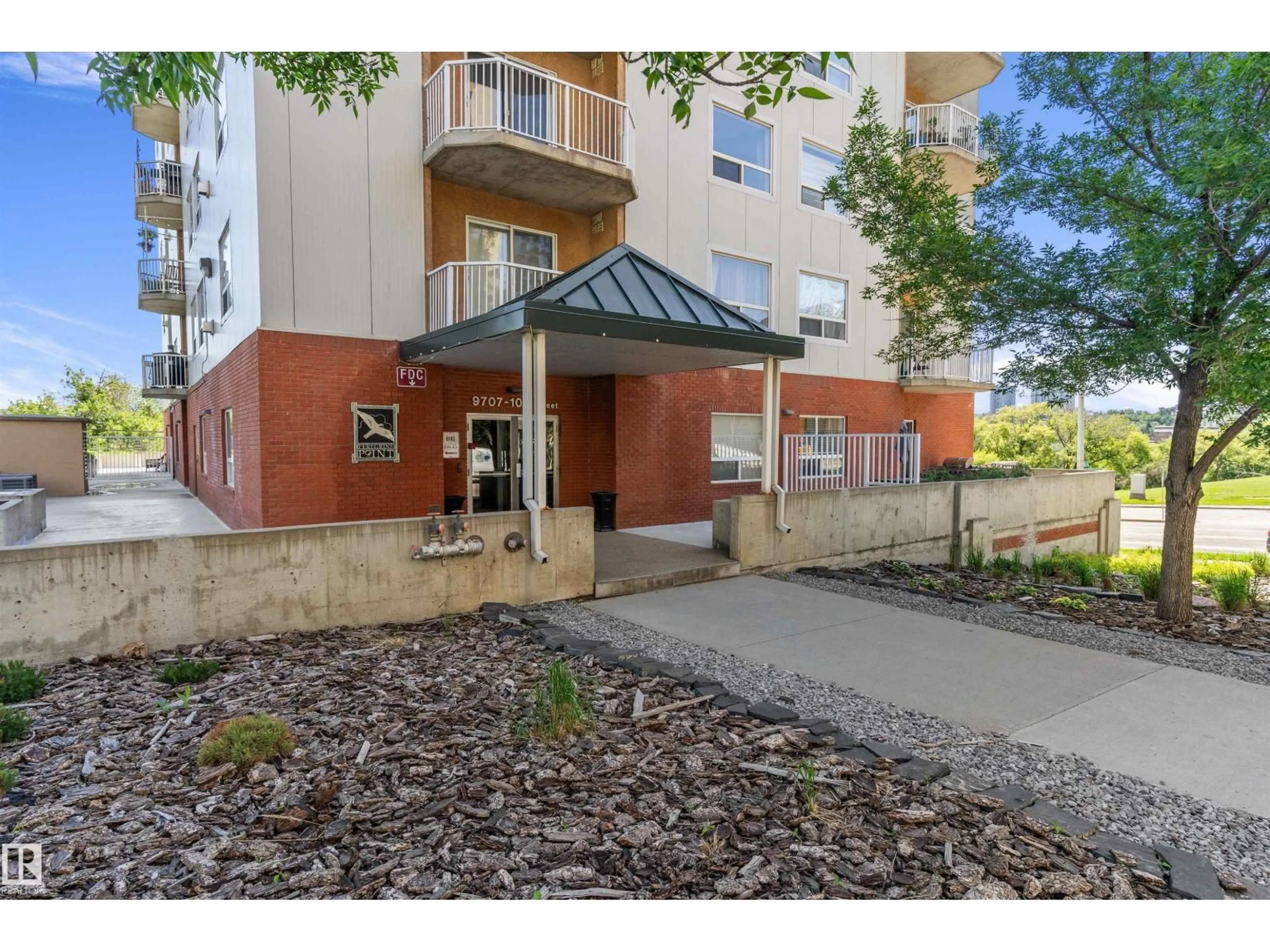 Indoor foyer for #1002 - 9707 105 ST, Edmonton Alberta T5K1A1