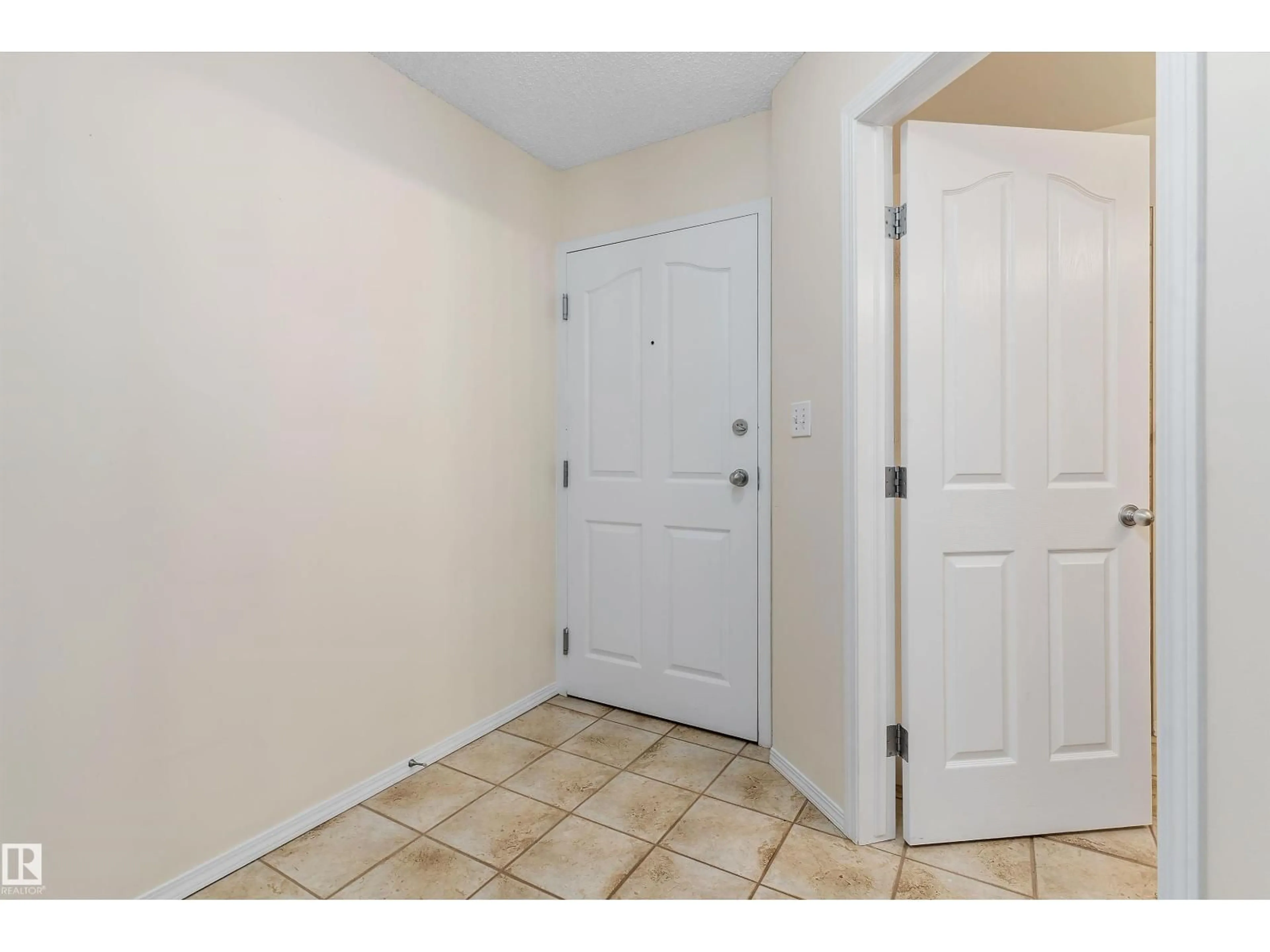 Indoor entryway for #1002 - 9707 105 ST, Edmonton Alberta T5K1A1