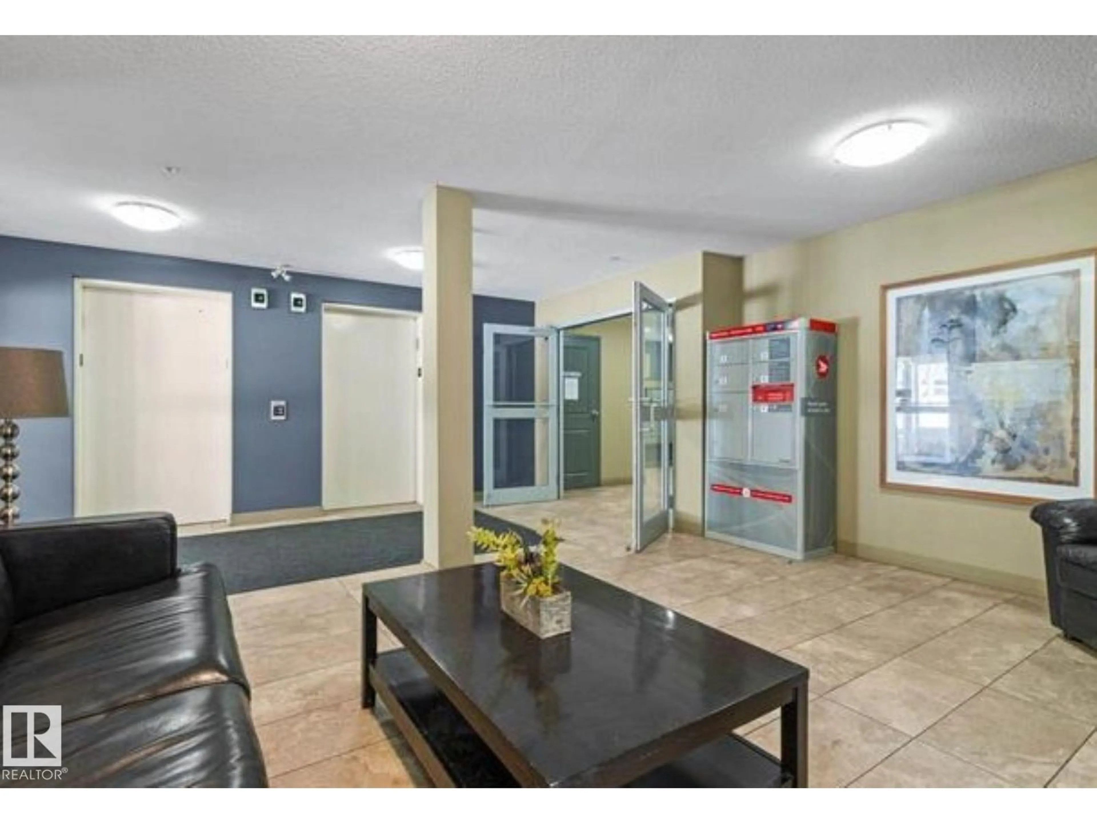 Indoor foyer for 311 - 17003 67 AV, Edmonton Alberta T5T6Y6