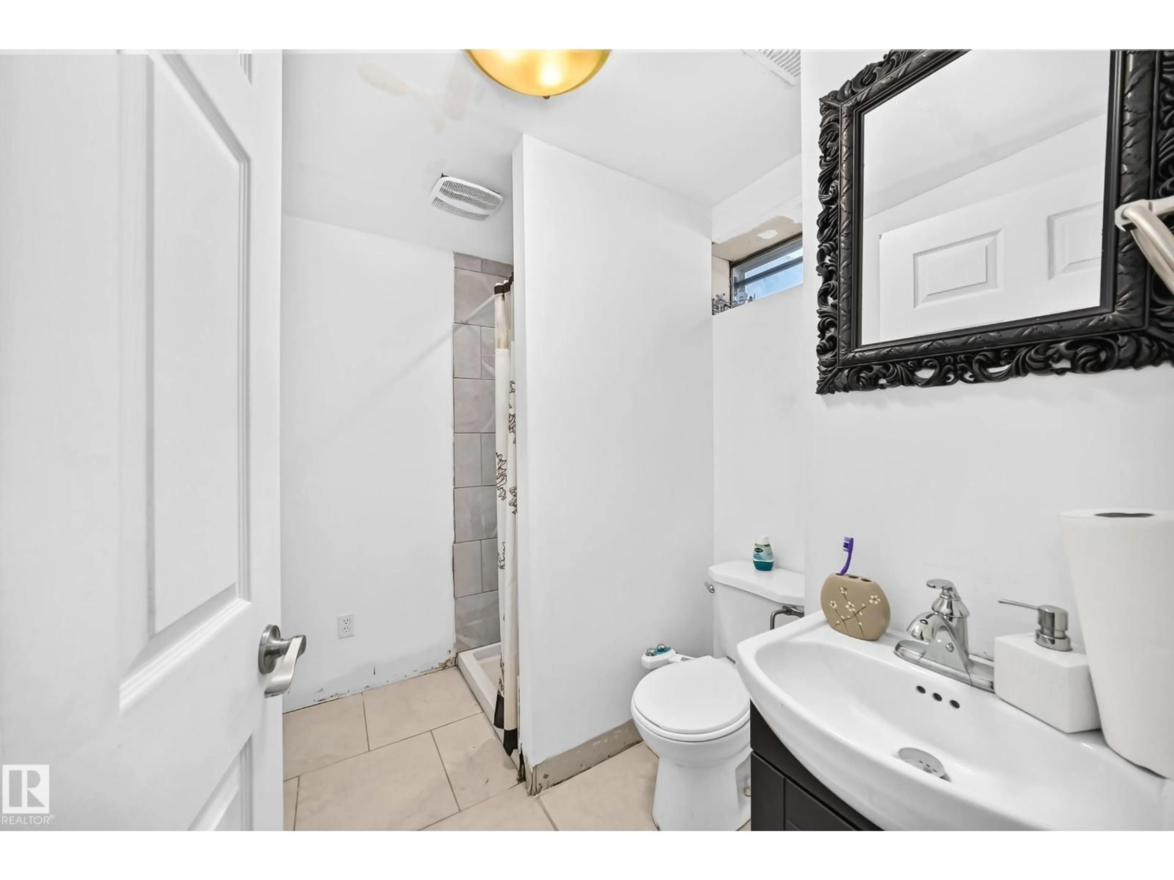 Standard bathroom, unknown for 10325 164 AV, Edmonton Alberta T5X2J2