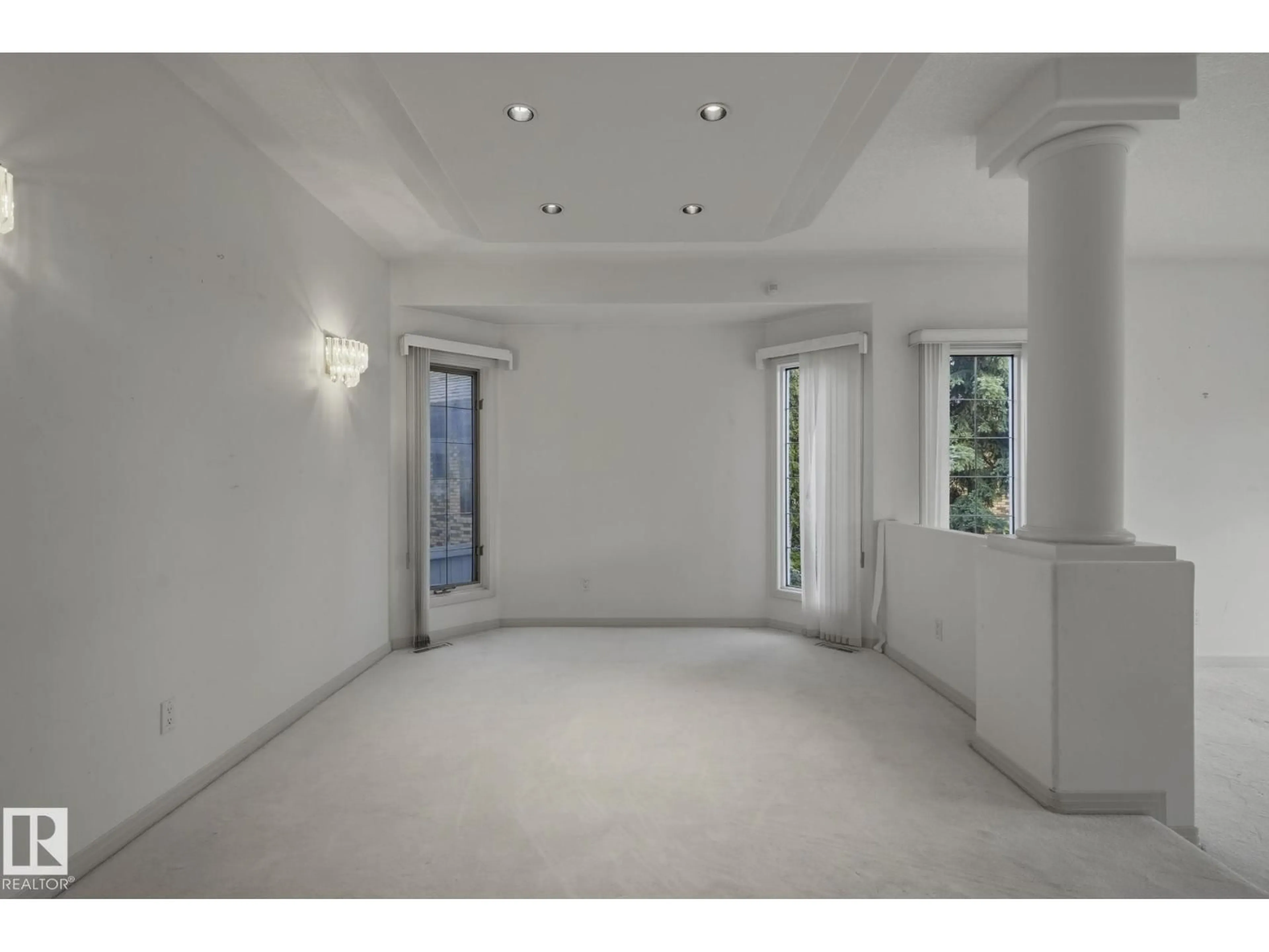 Indoor foyer for 154 OSLAND DR, Edmonton Alberta T6R2A1