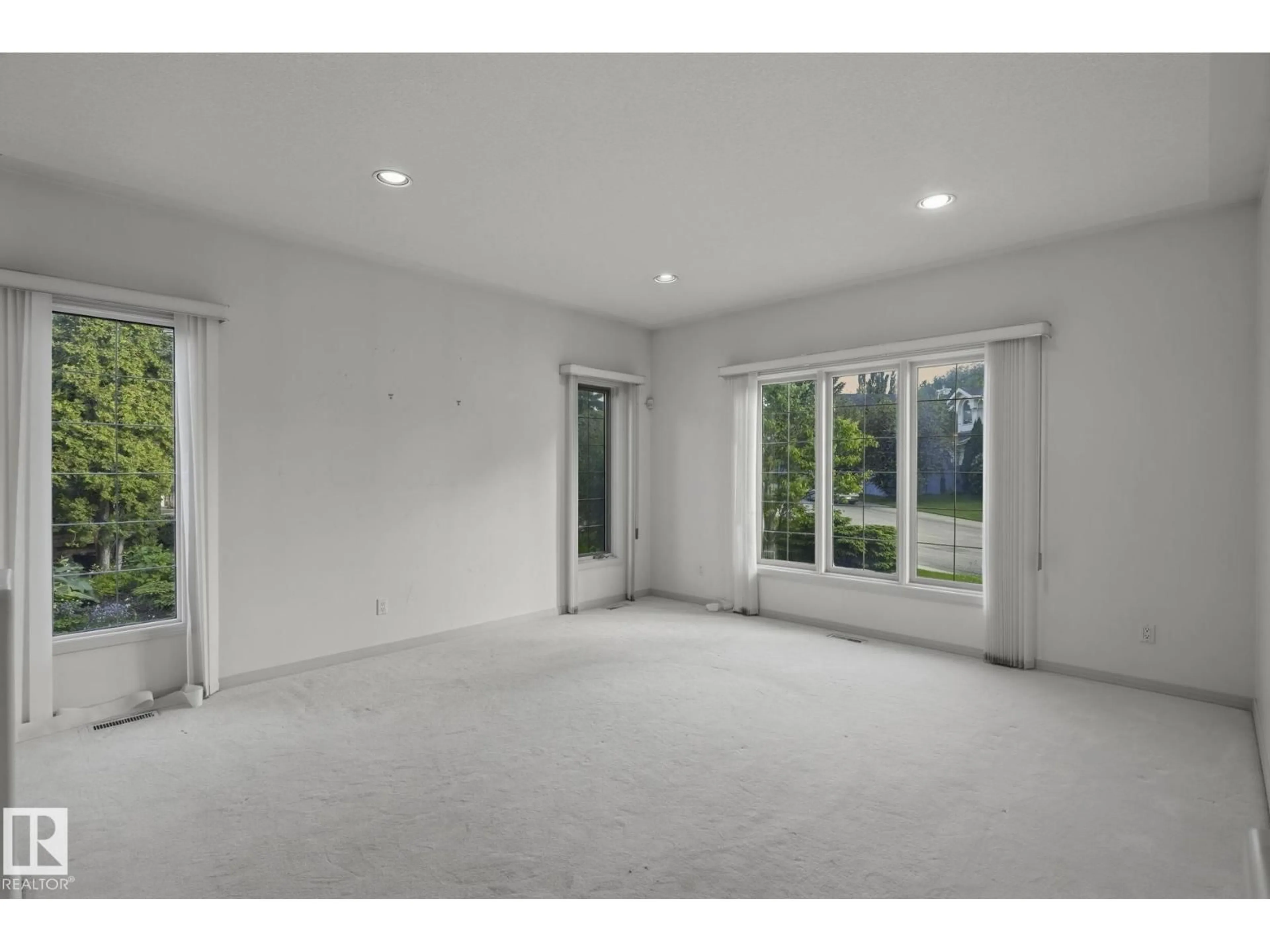 A pic of a room for 154 OSLAND DR, Edmonton Alberta T6R2A1