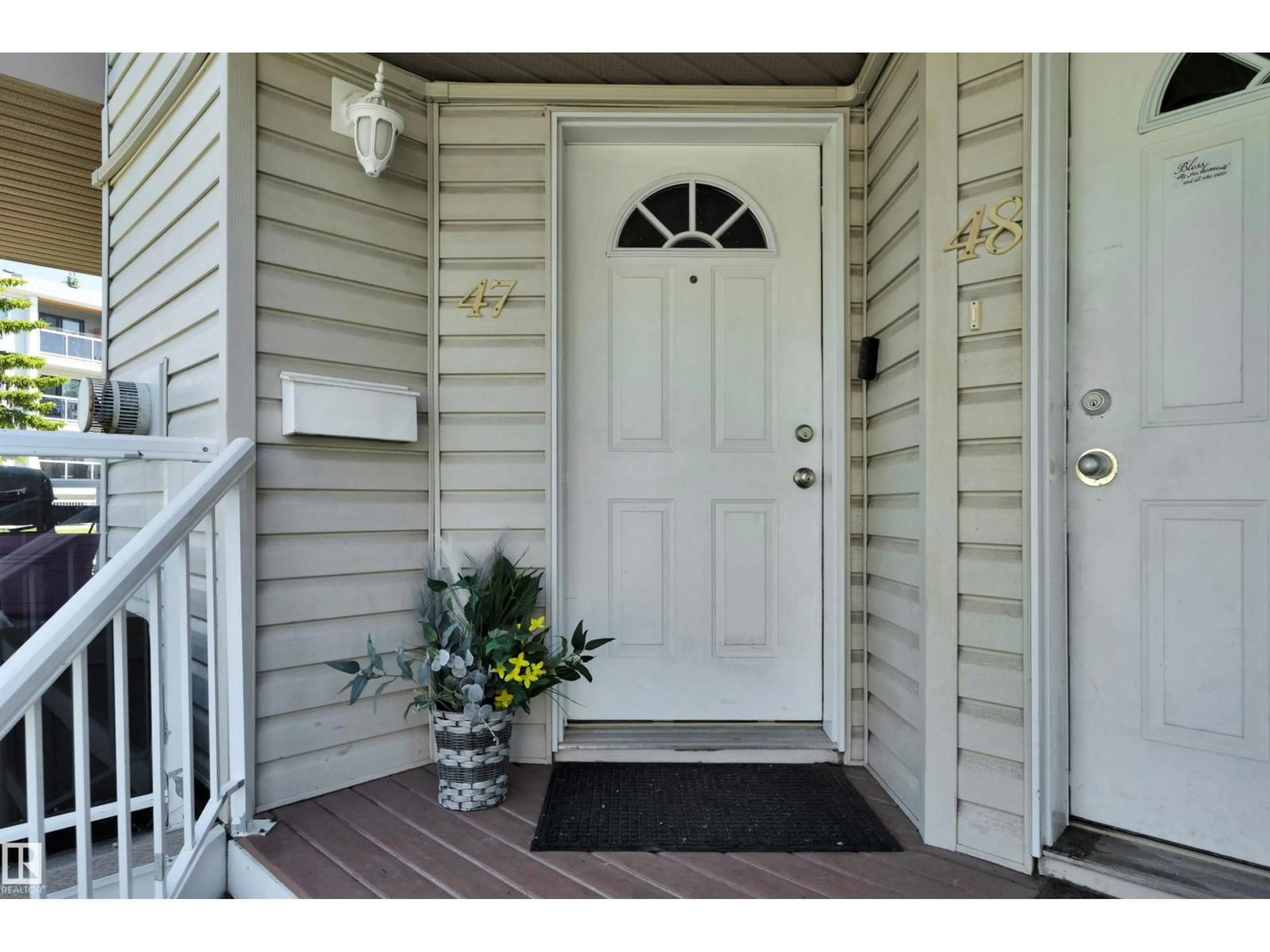 Indoor entryway for #47 - 2505 42 ST NW, Edmonton Alberta T6L7G8