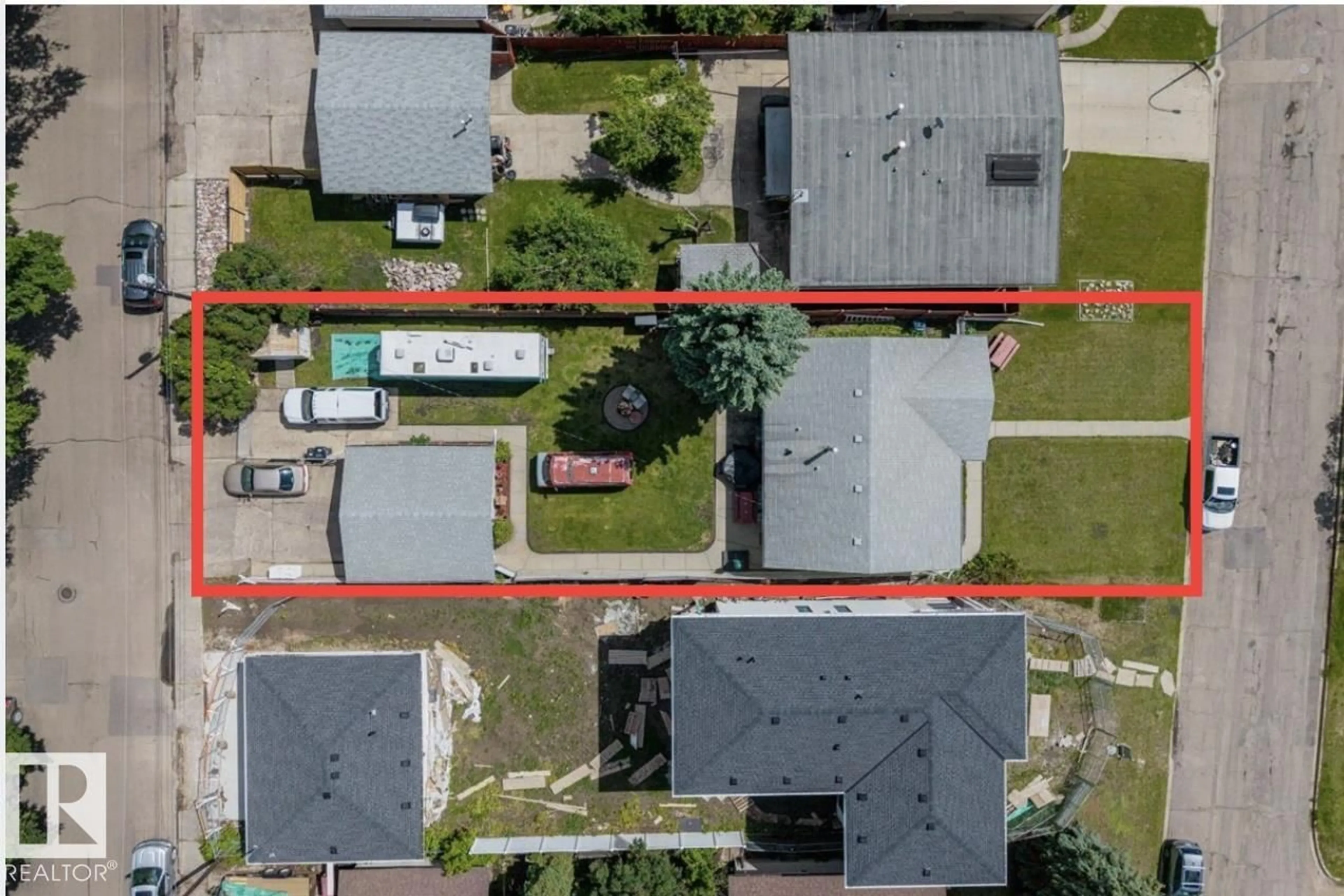 A pic from outside/outdoor area/front of a property/back of a property/a pic from drone, street for 4622 ADA BV, Edmonton Alberta T5W4M8