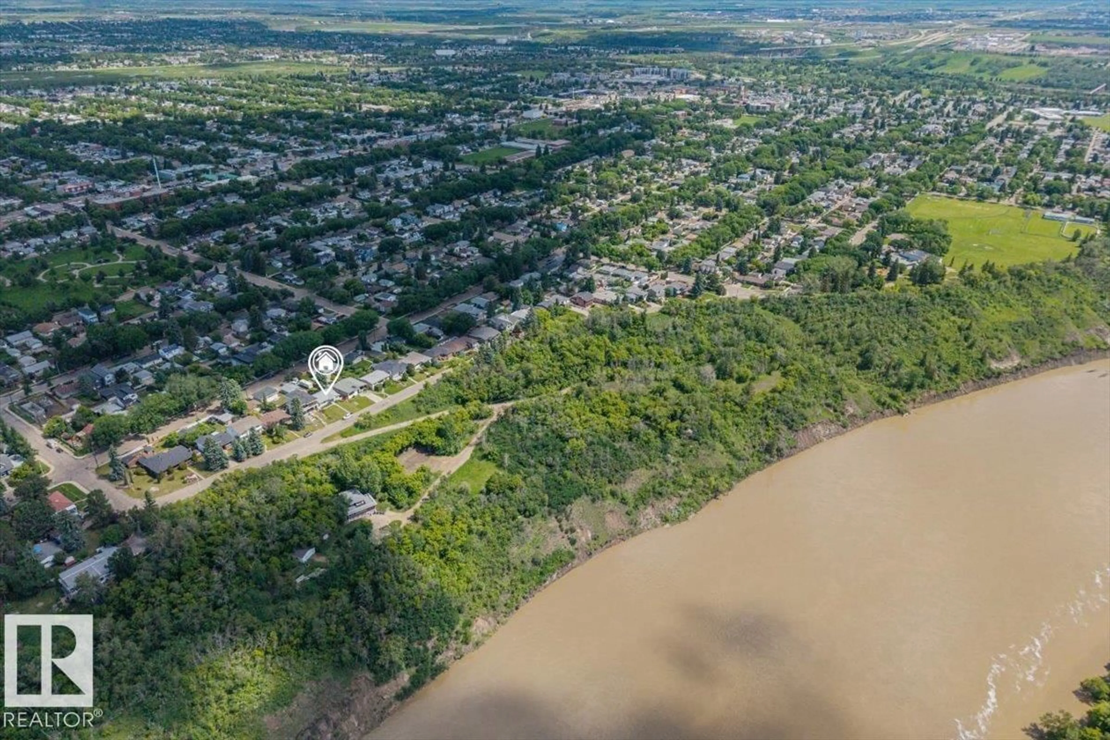 A pic from outside/outdoor area/front of a property/back of a property/a pic from drone, water/lake/river/ocean view for 4622 ADA BV, Edmonton Alberta T5W4M8