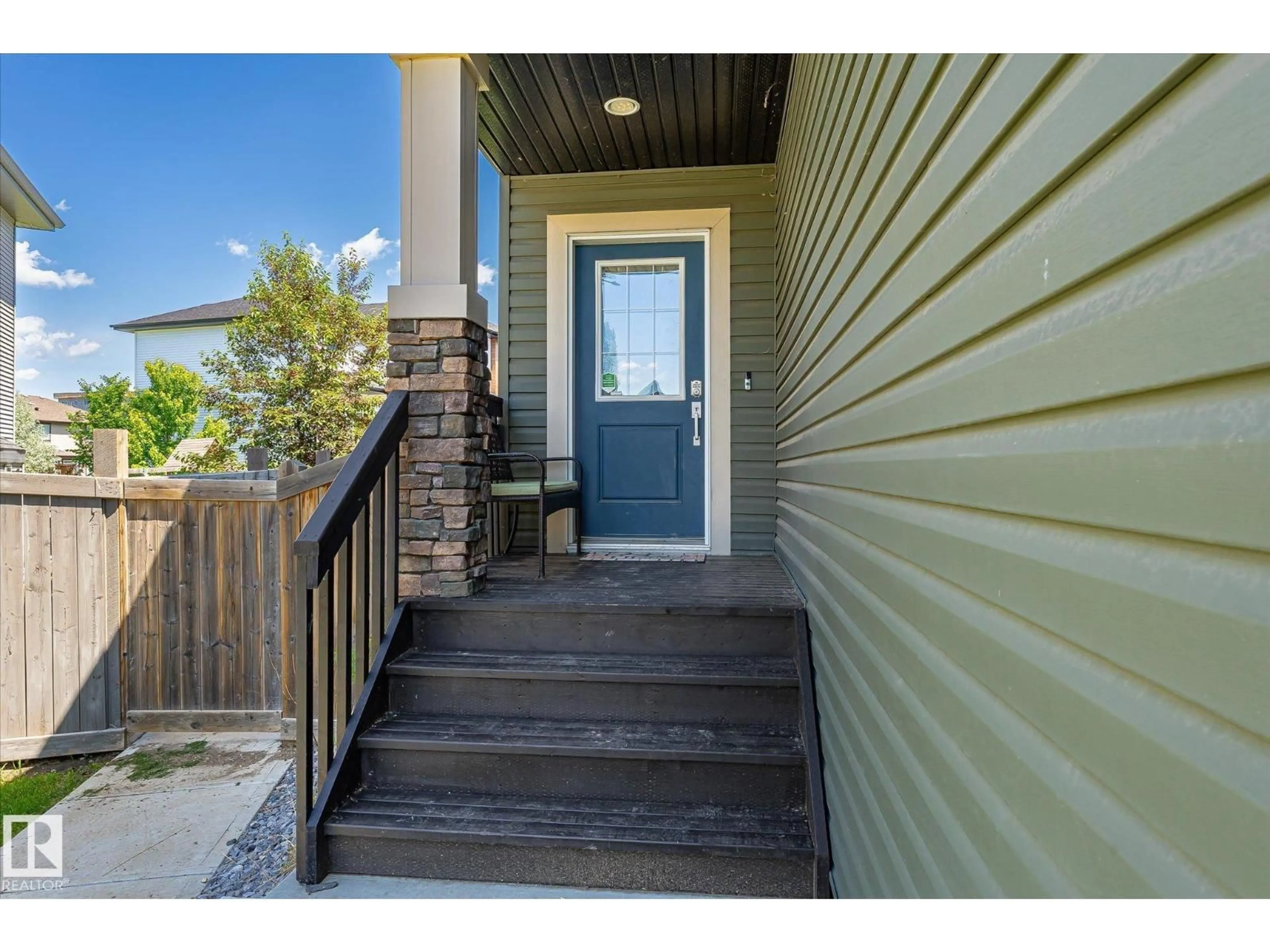 Indoor entryway for 913 GOSHAWK PT, Edmonton Alberta T5S0H6