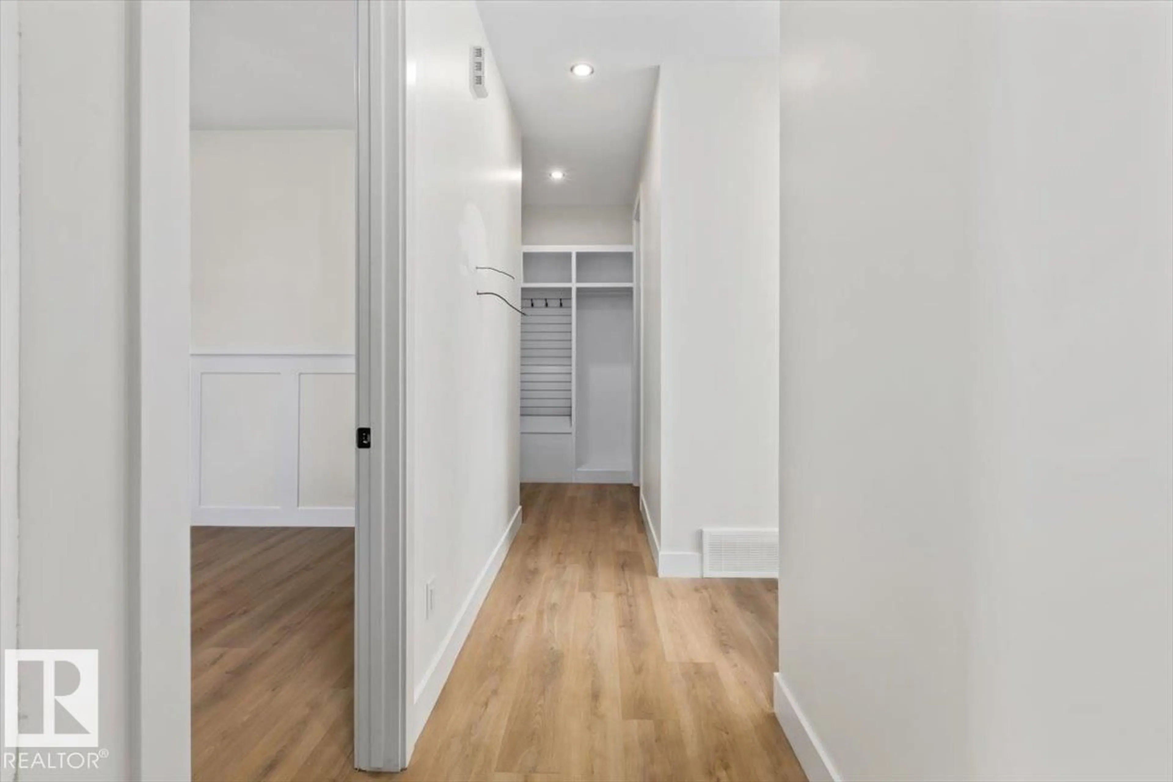 Indoor entryway for 141 ELLIOTT WD, Fort Saskatchewan Alberta T8L1V1