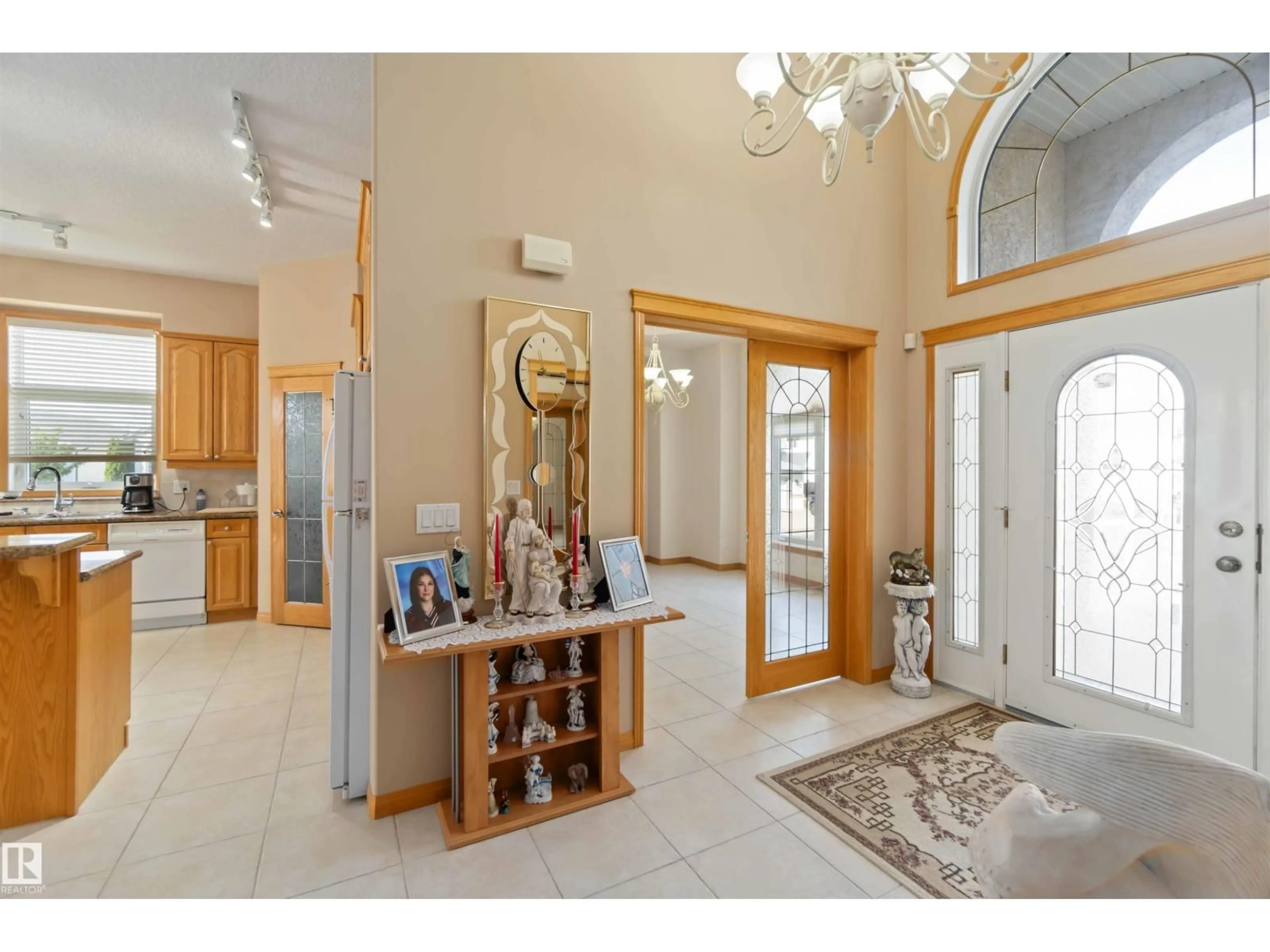 Indoor entryway for 7542 165A AV, Edmonton Alberta T5Z3P9