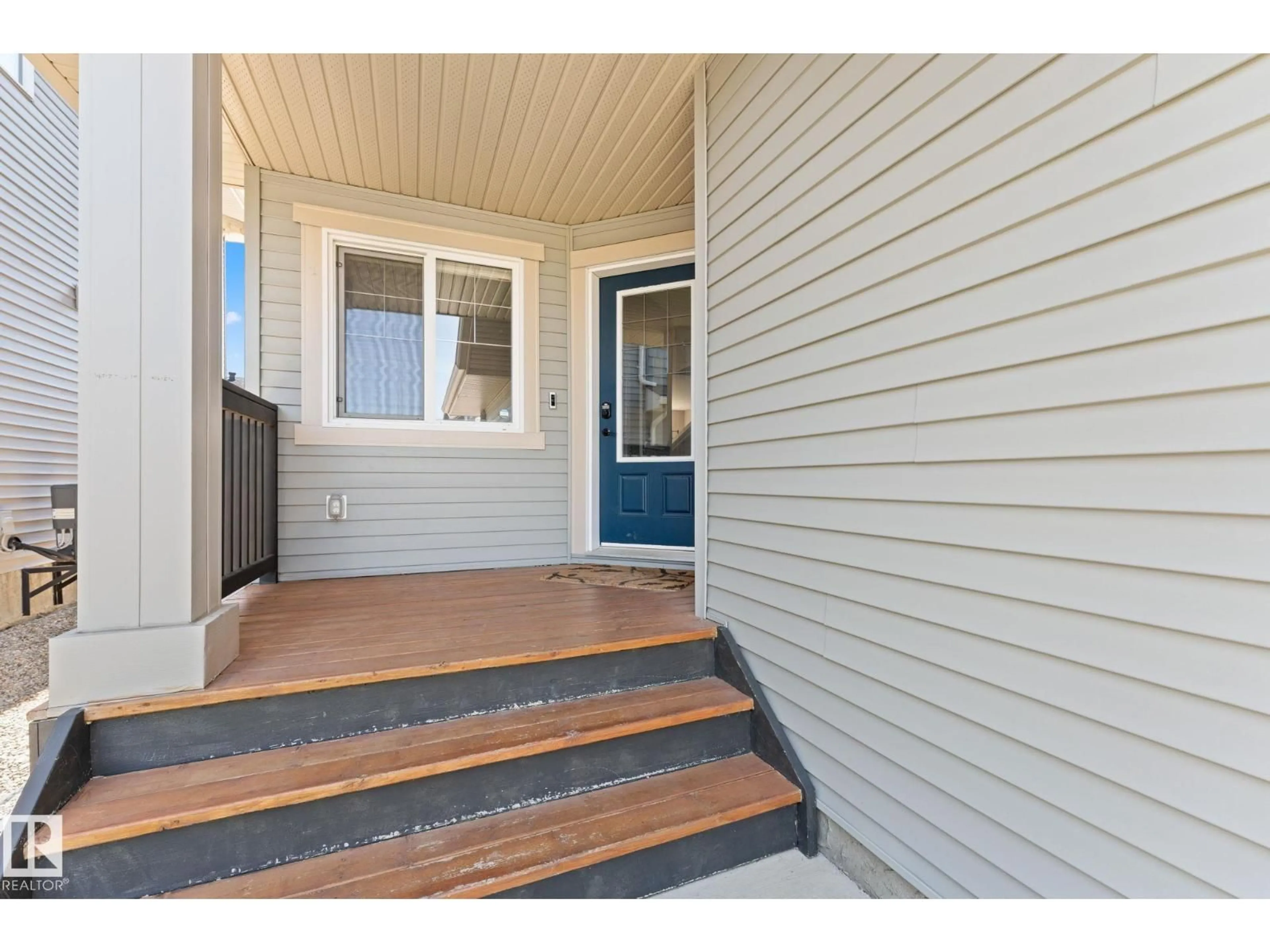 Indoor entryway for 8005 EVANS CR, Edmonton Alberta T6M0T7