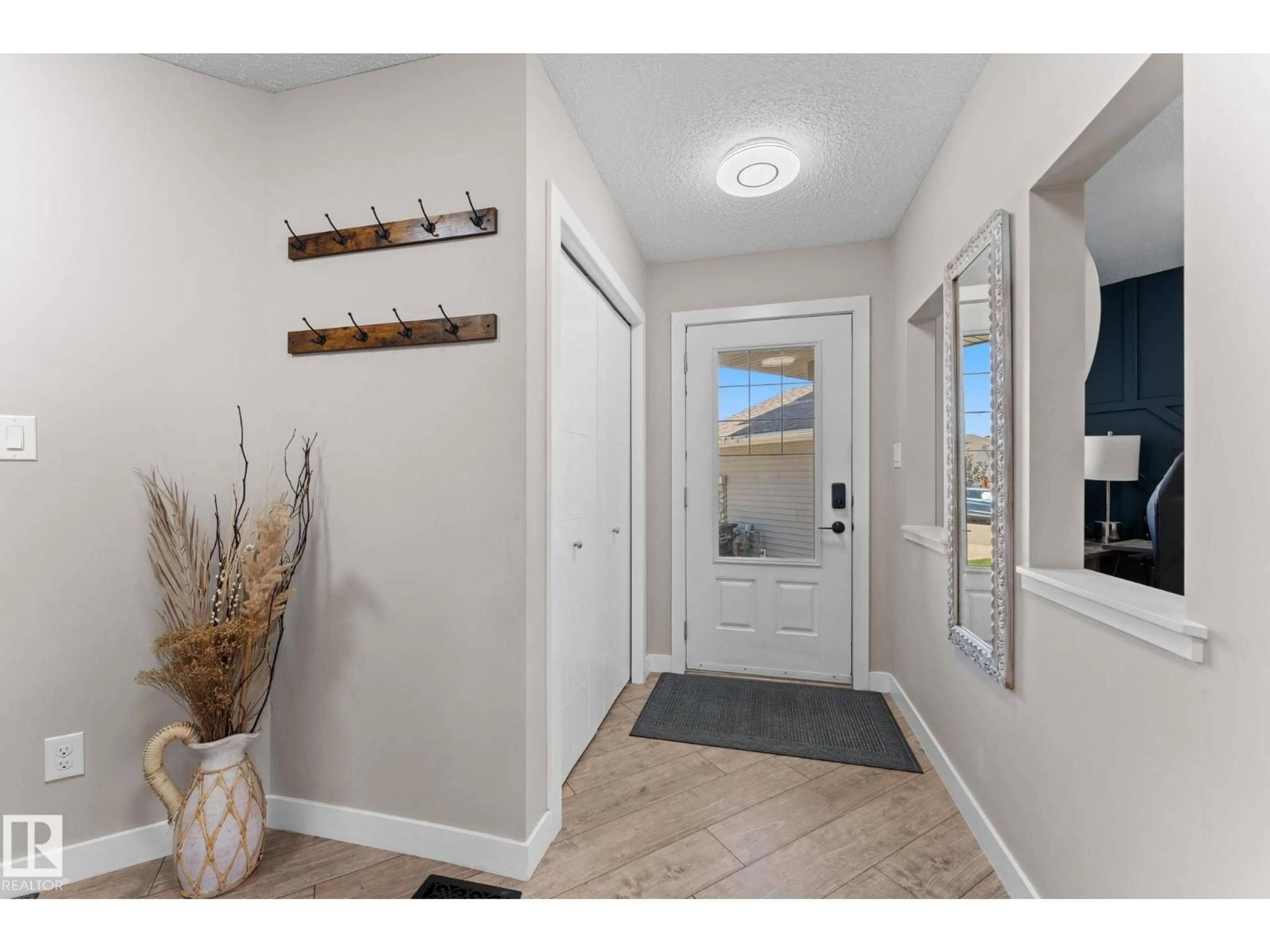 Indoor entryway for 8005 EVANS CR, Edmonton Alberta T6M0T7