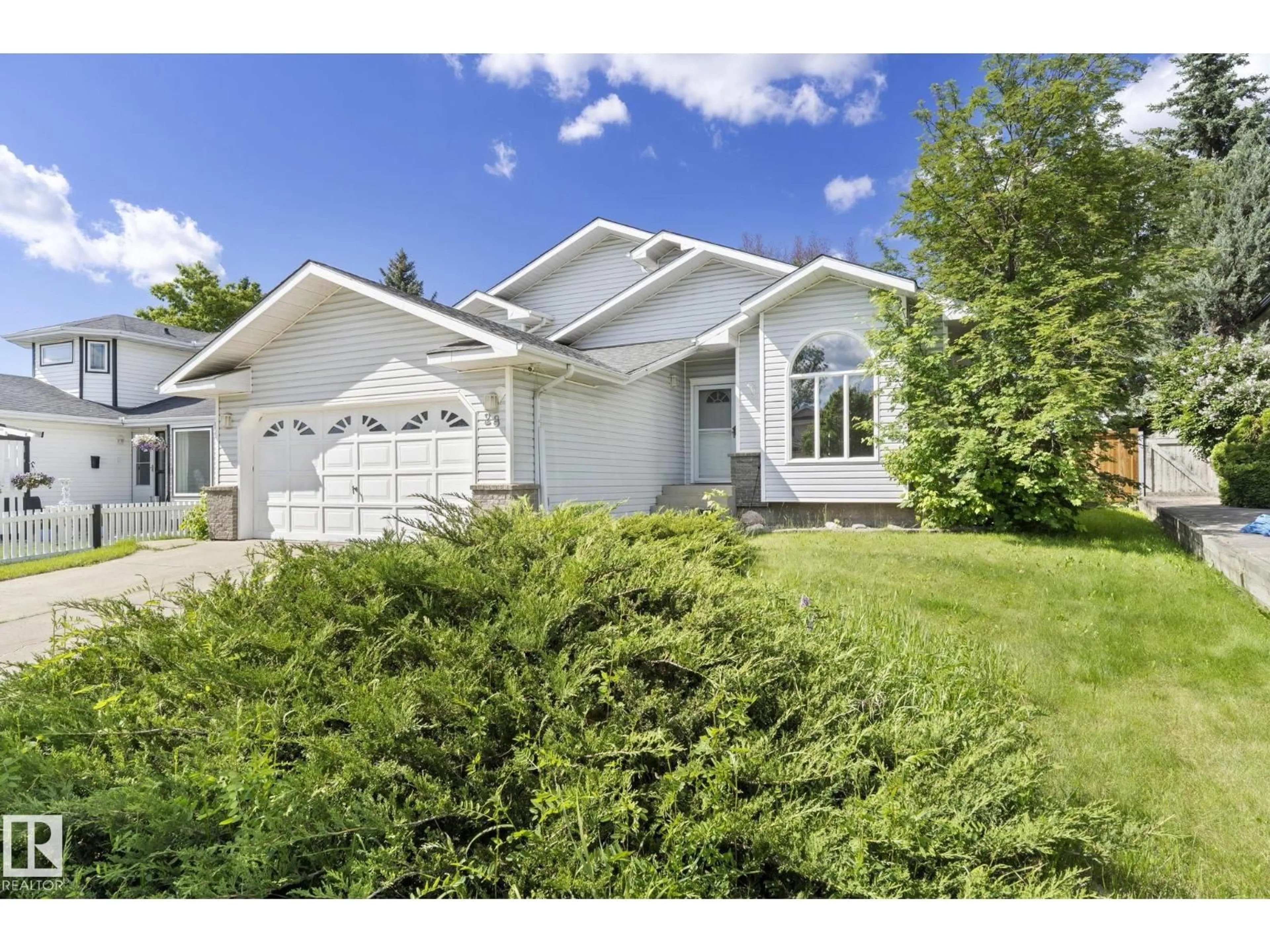 Home with vinyl exterior material, street for 28 HARROLD PL, St. Albert Alberta T8N5P8