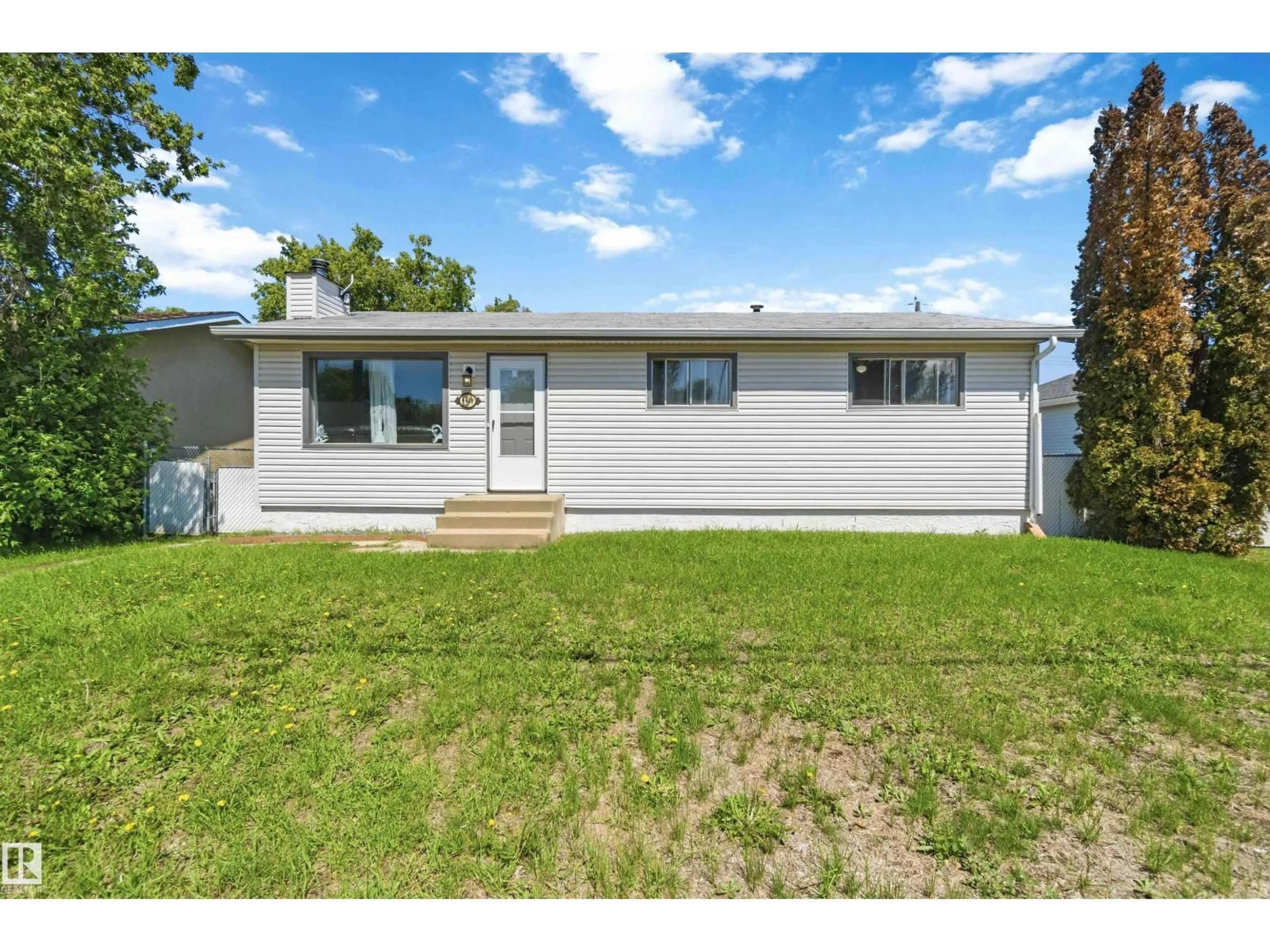 Home with vinyl exterior material, street for 4608 48 AV, Redwater Alberta T0A2W0