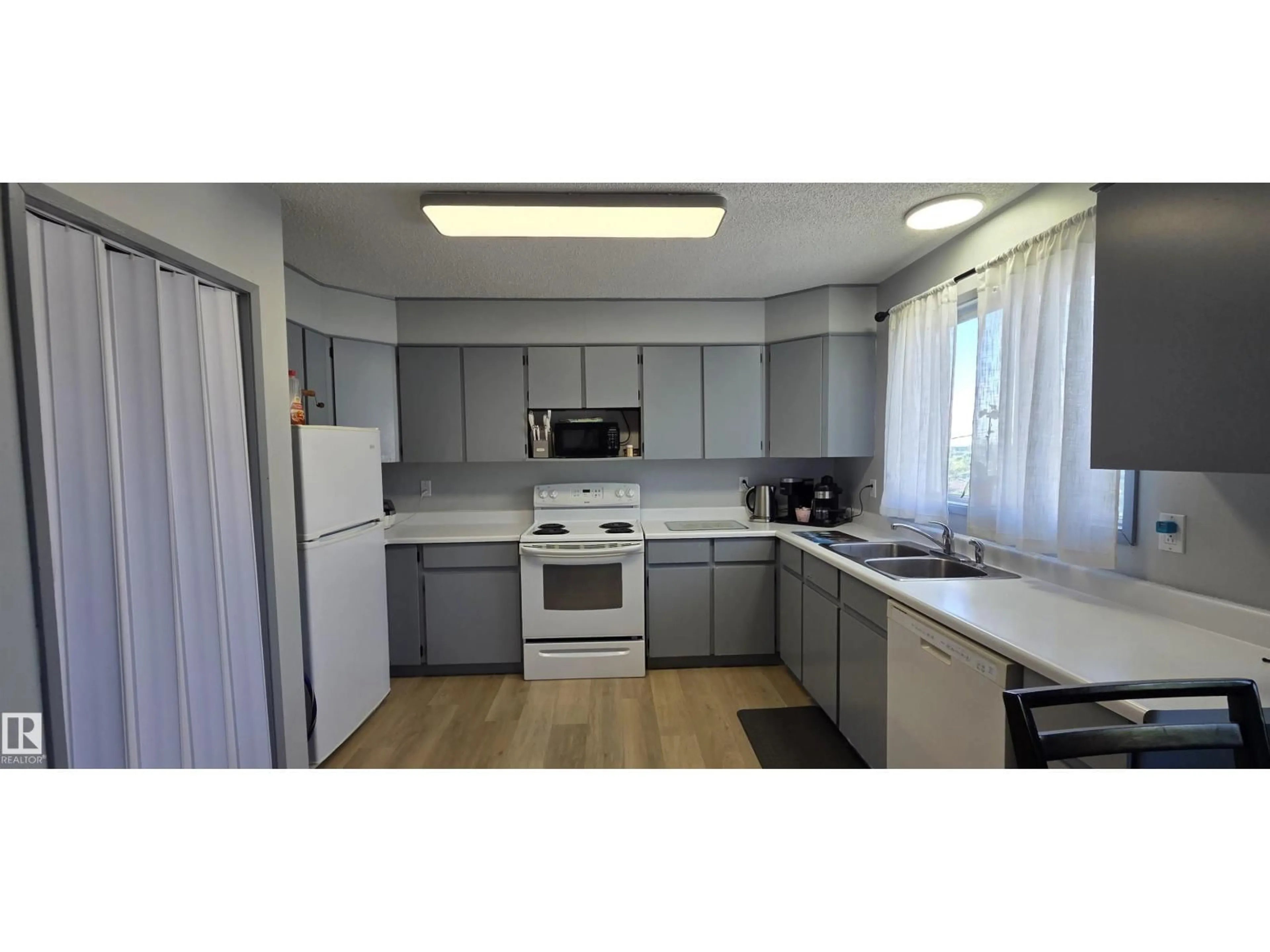 Standard kitchen, wood/laminate floor for 5308 WILLOW DR, Boyle Alberta T0A0M0