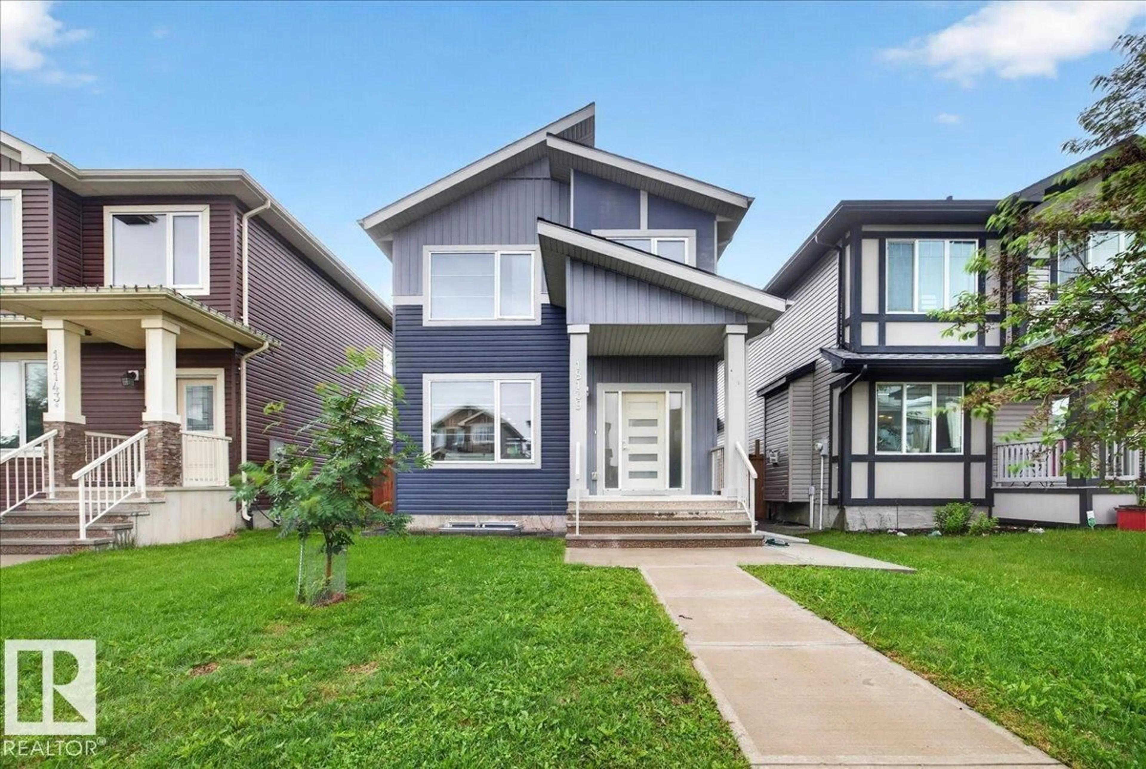Home with vinyl exterior material, street for NW - 18139 75 ST, Edmonton Alberta T5Z0M1