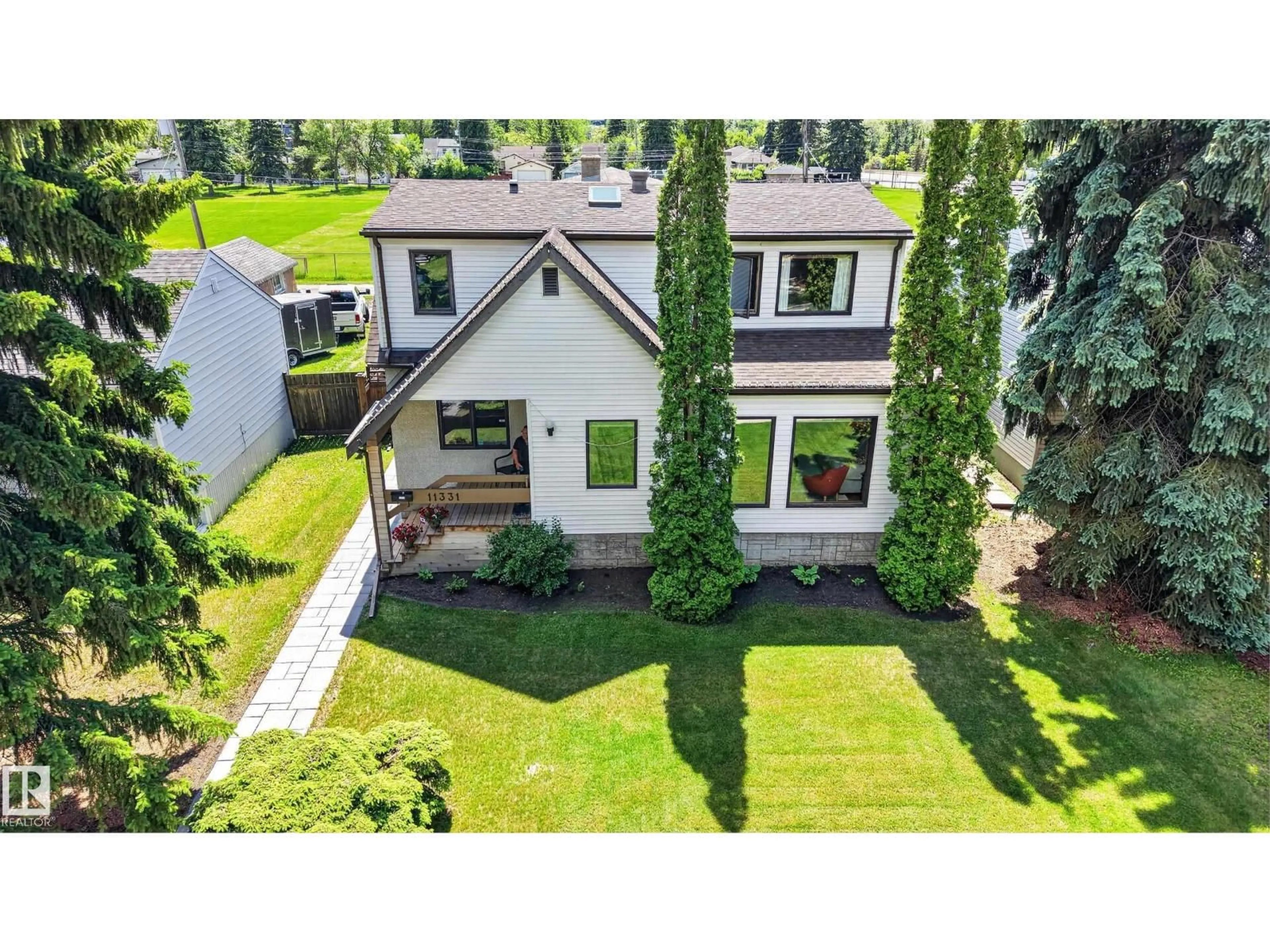A pic from outside/outdoor area/front of a property/back of a property/a pic from drone, street for 11331 75 AV, Edmonton Alberta T6G0H6