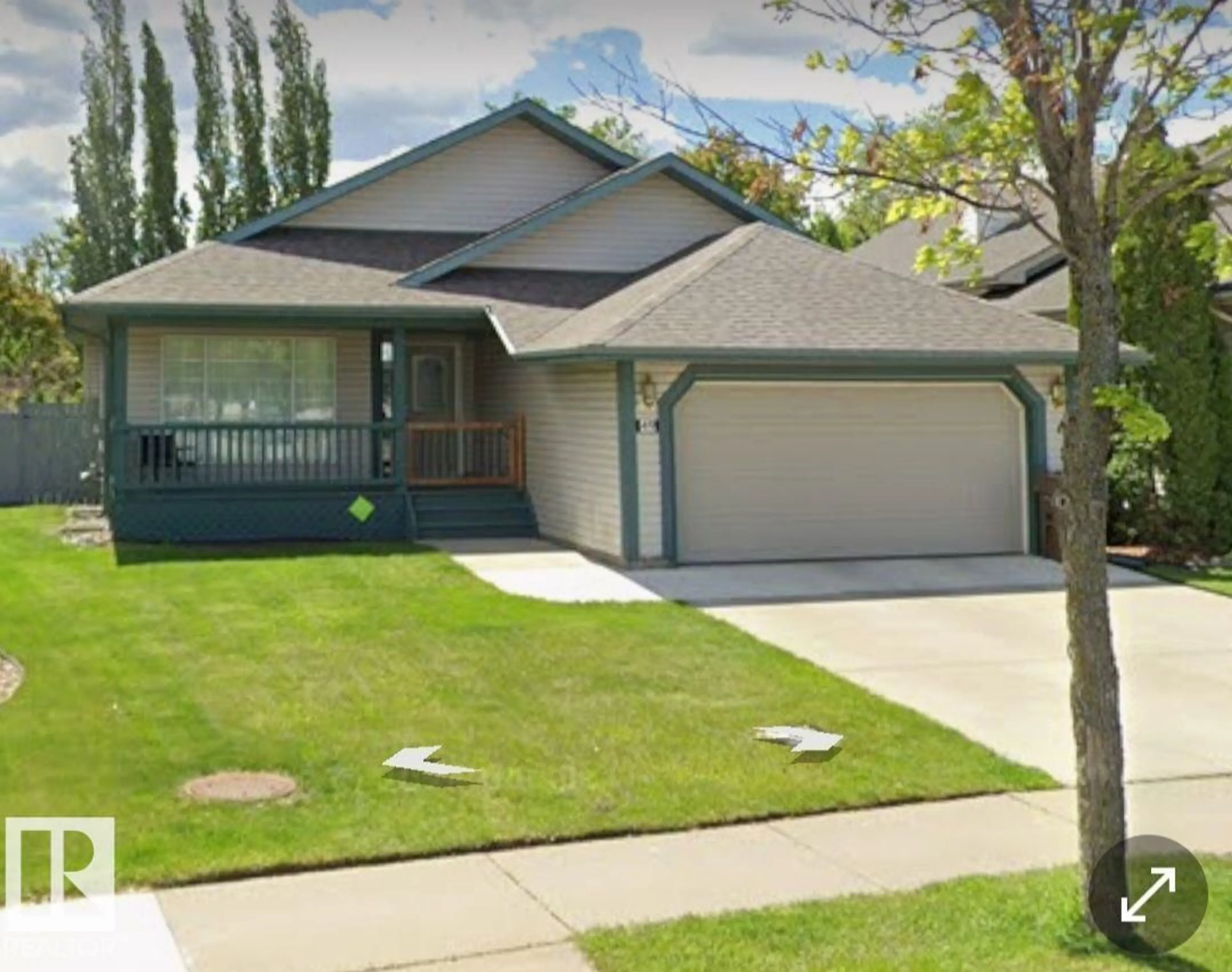 Home with vinyl exterior material, street for 49 HERITAGE DR, St. Albert Alberta T8N6M7