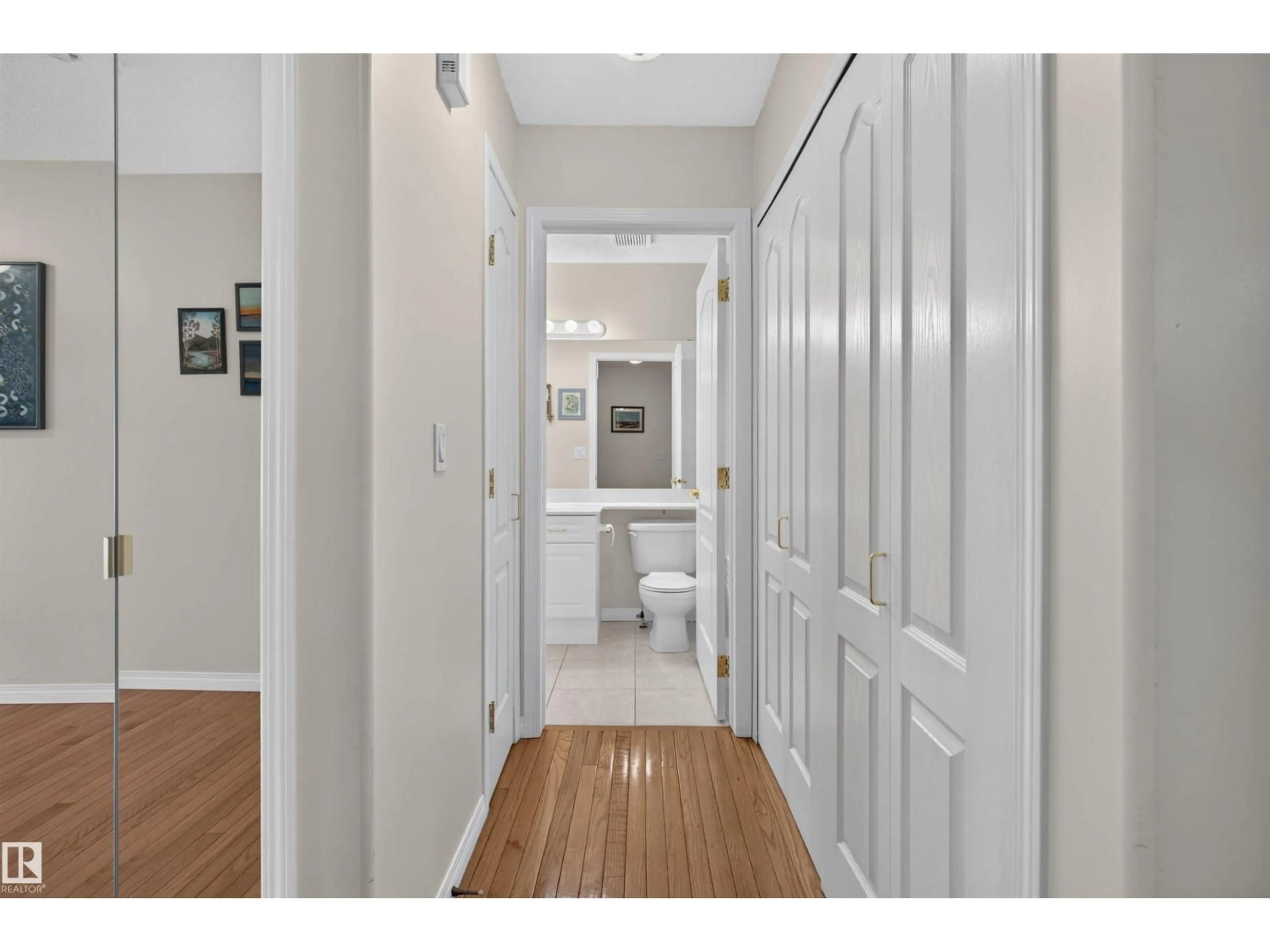 Indoor entryway for 109 FALCONER CT, Edmonton Alberta T6R2V8