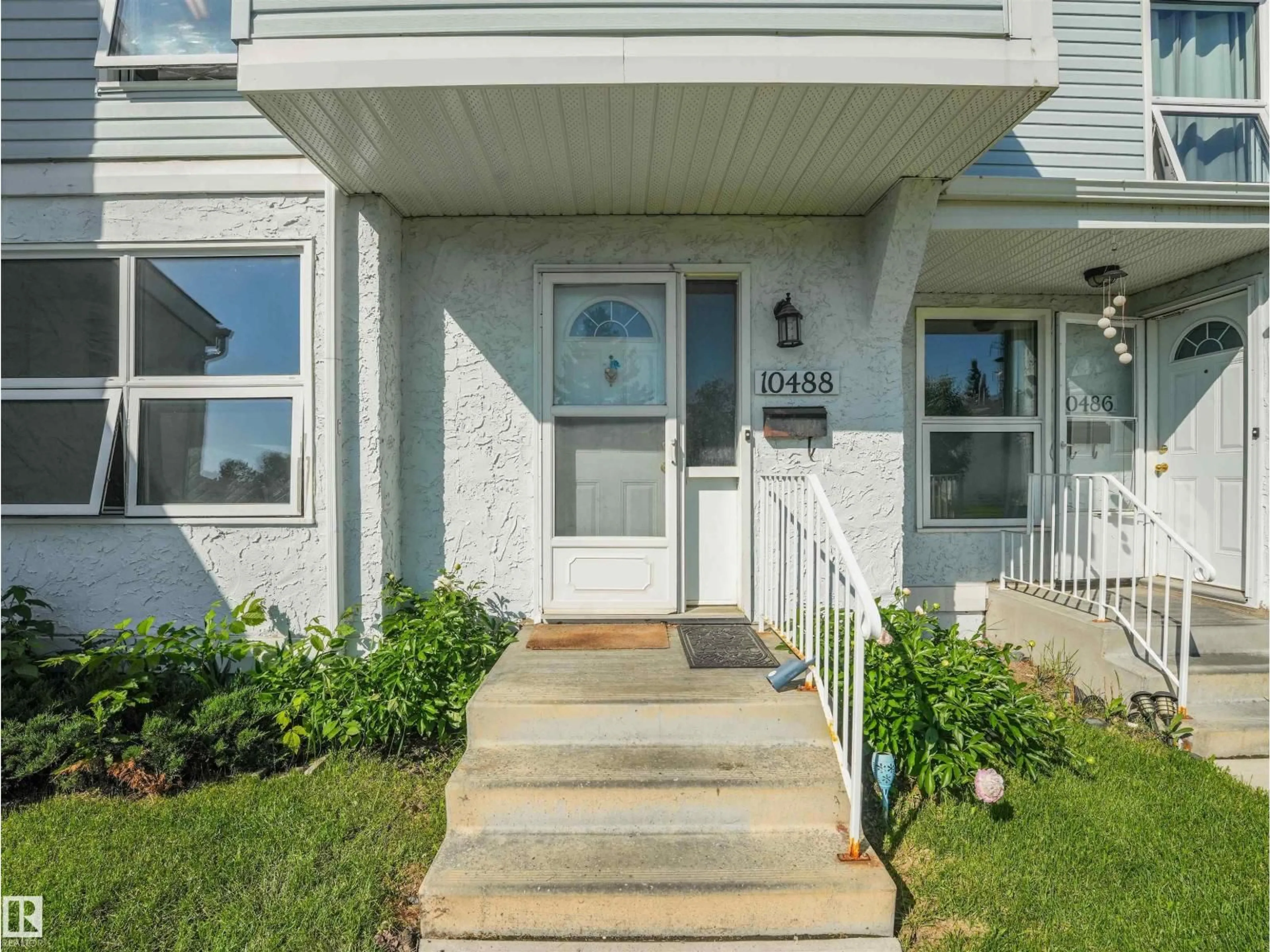 Indoor entryway for 10488 28A AV, Edmonton Alberta T6J4J6
