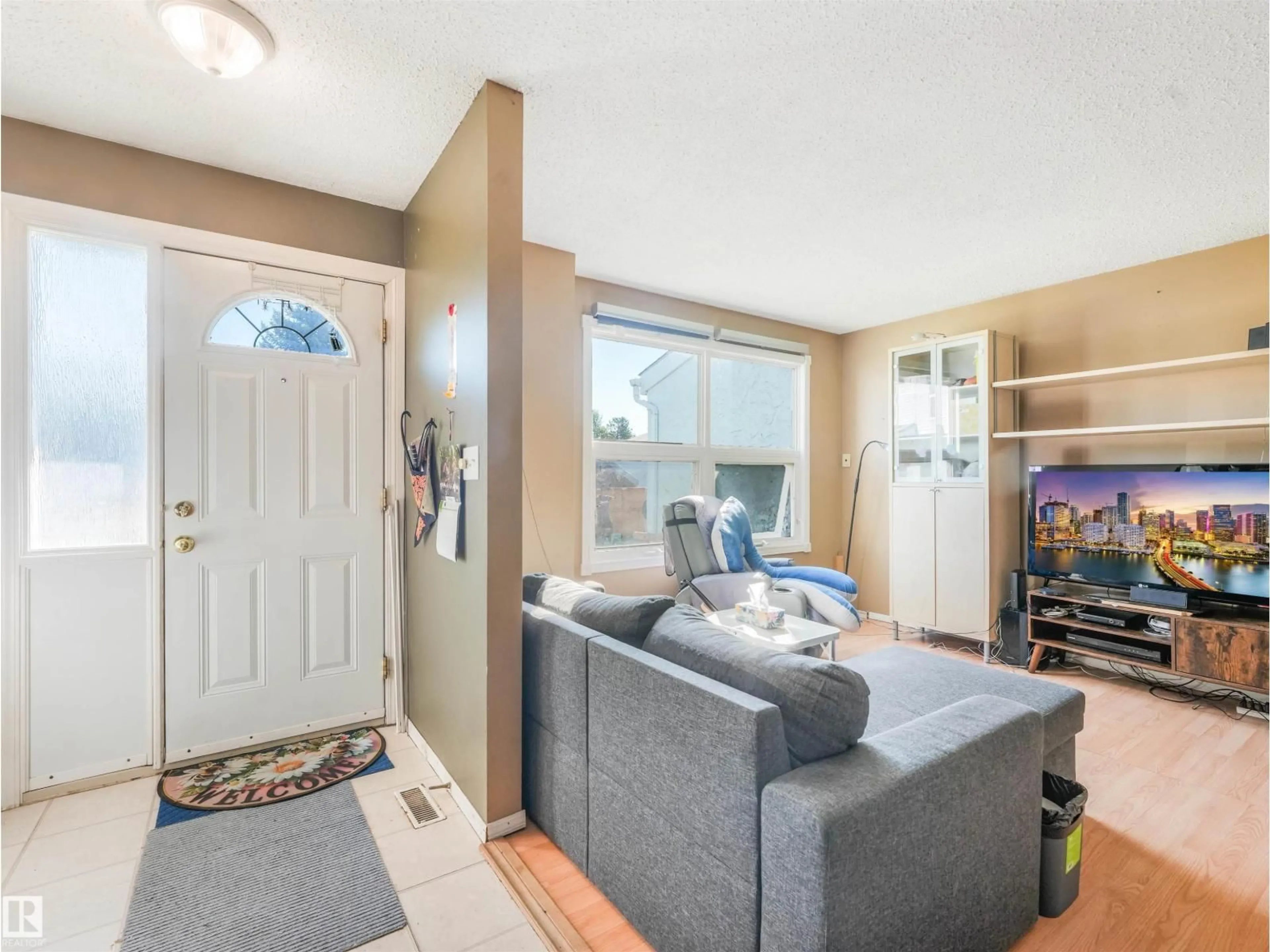 Unknown for 10488 28A AV, Edmonton Alberta T6J4J6