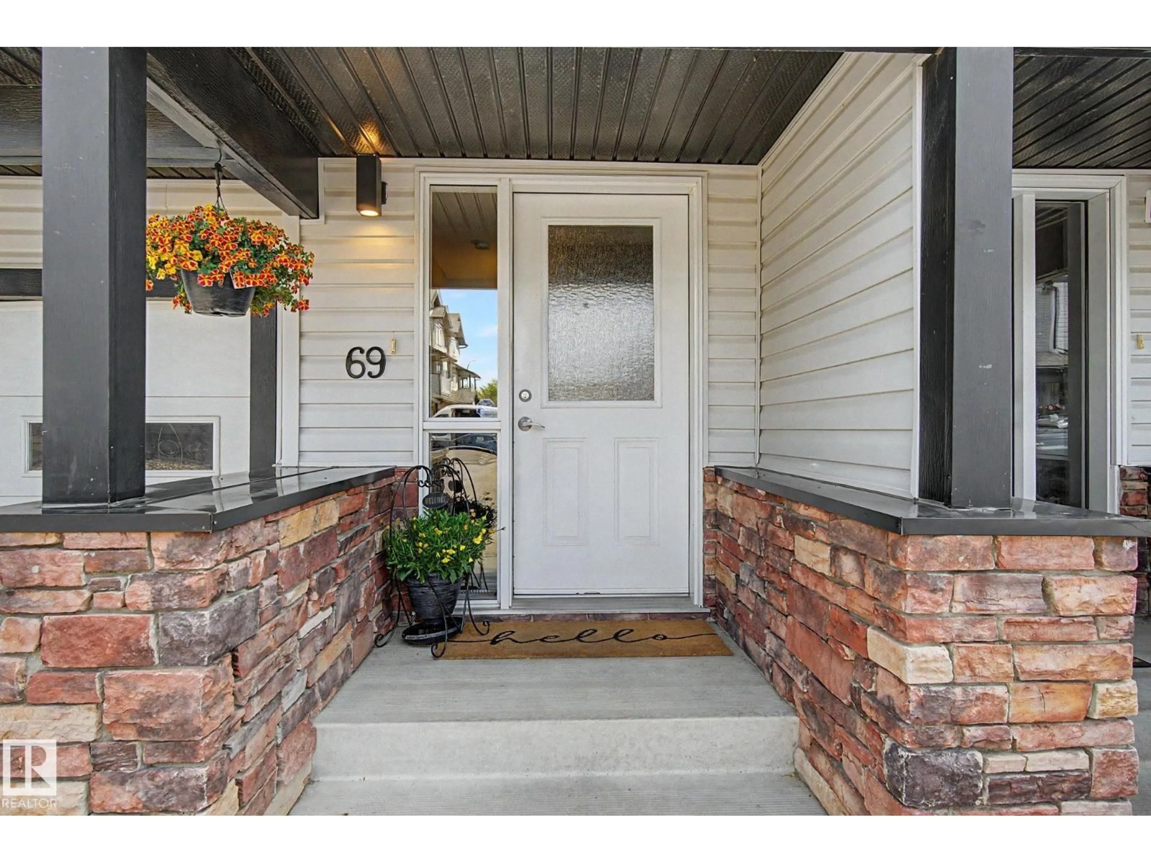 Indoor entryway for 69 CLOVER BAR LN, Sherwood Park Alberta T8H0C4