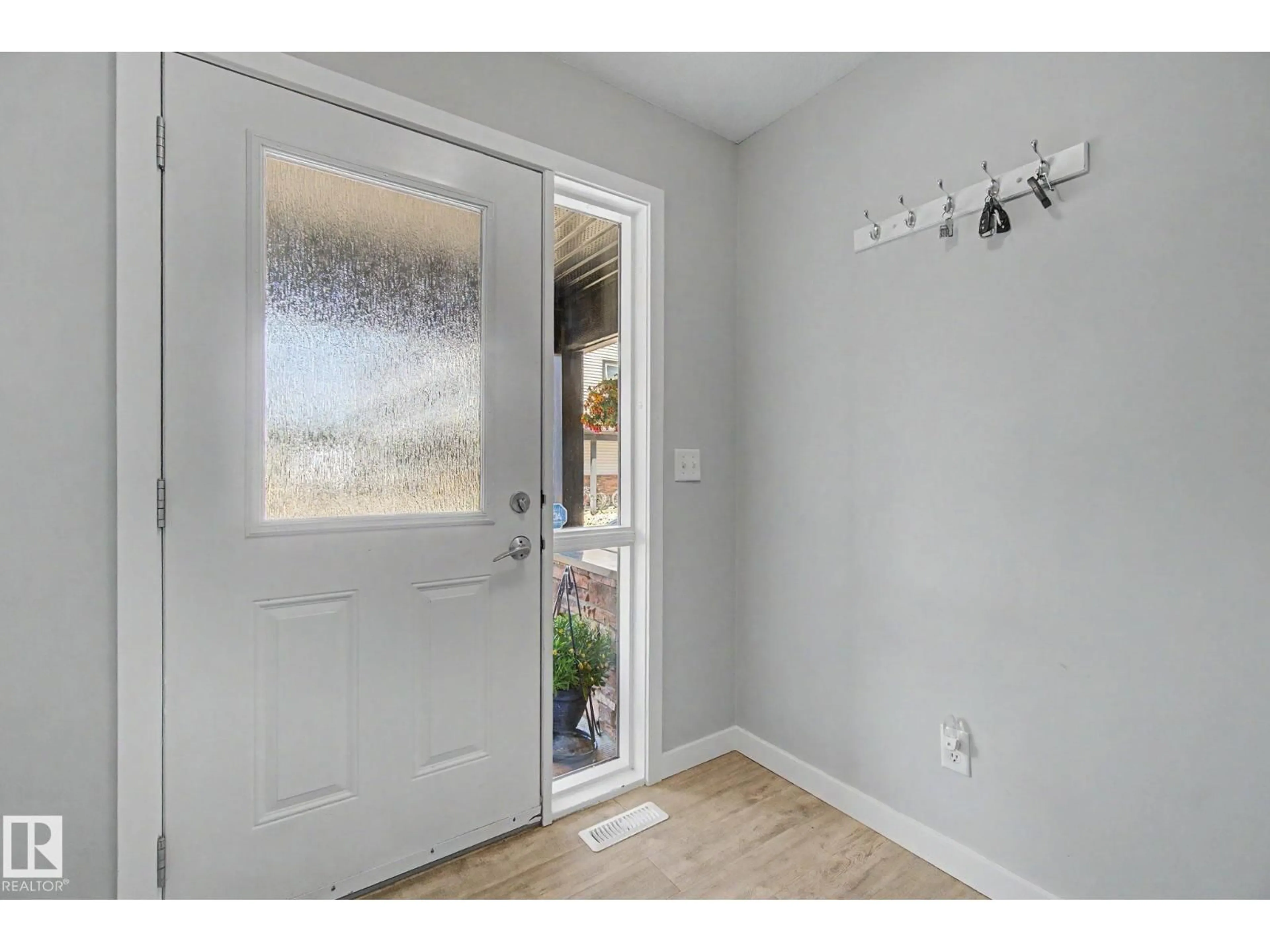 Indoor entryway for 69 CLOVER BAR LN, Sherwood Park Alberta T8H0C4