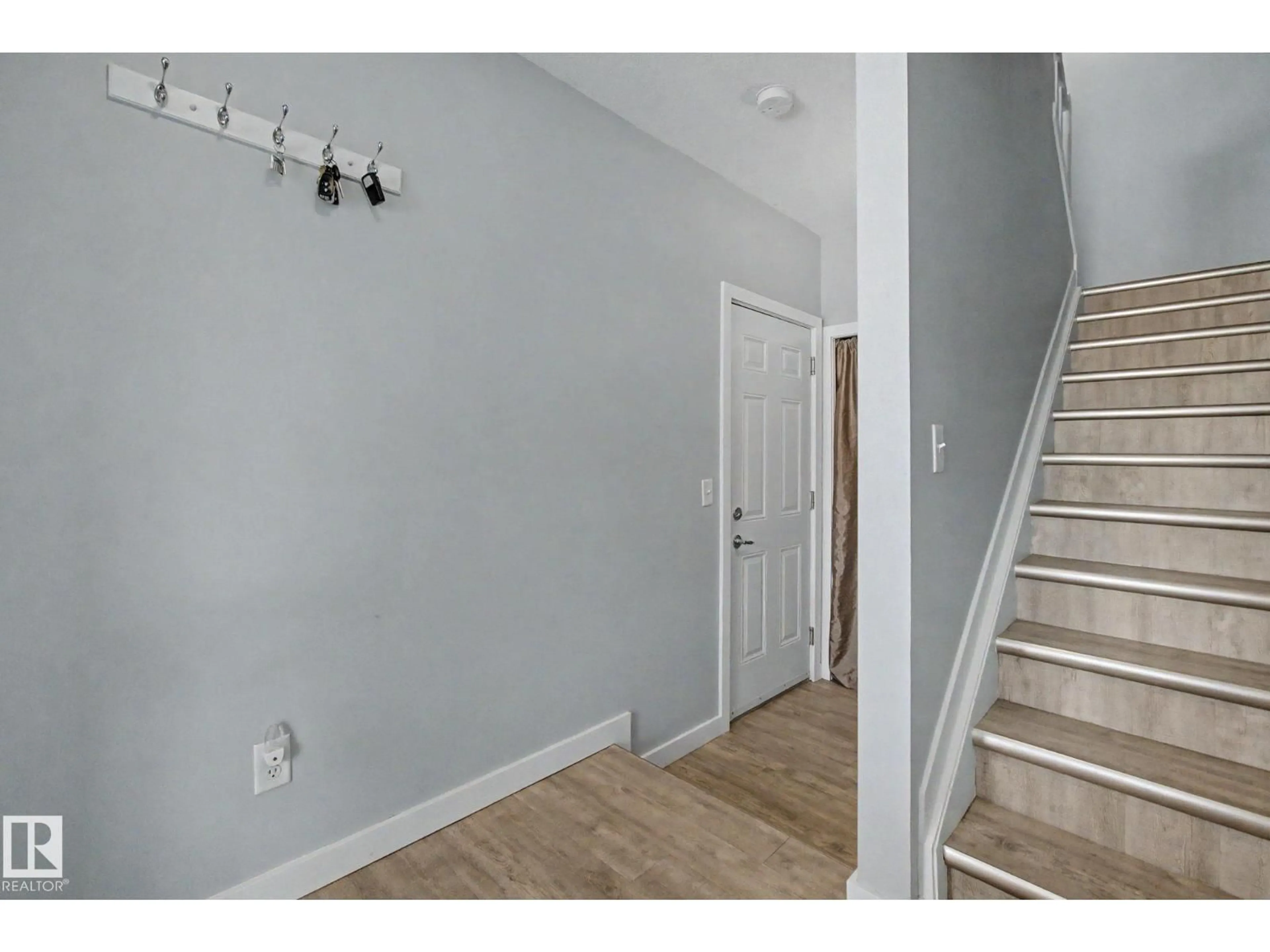 Indoor entryway for 69 CLOVER BAR LN, Sherwood Park Alberta T8H0C4