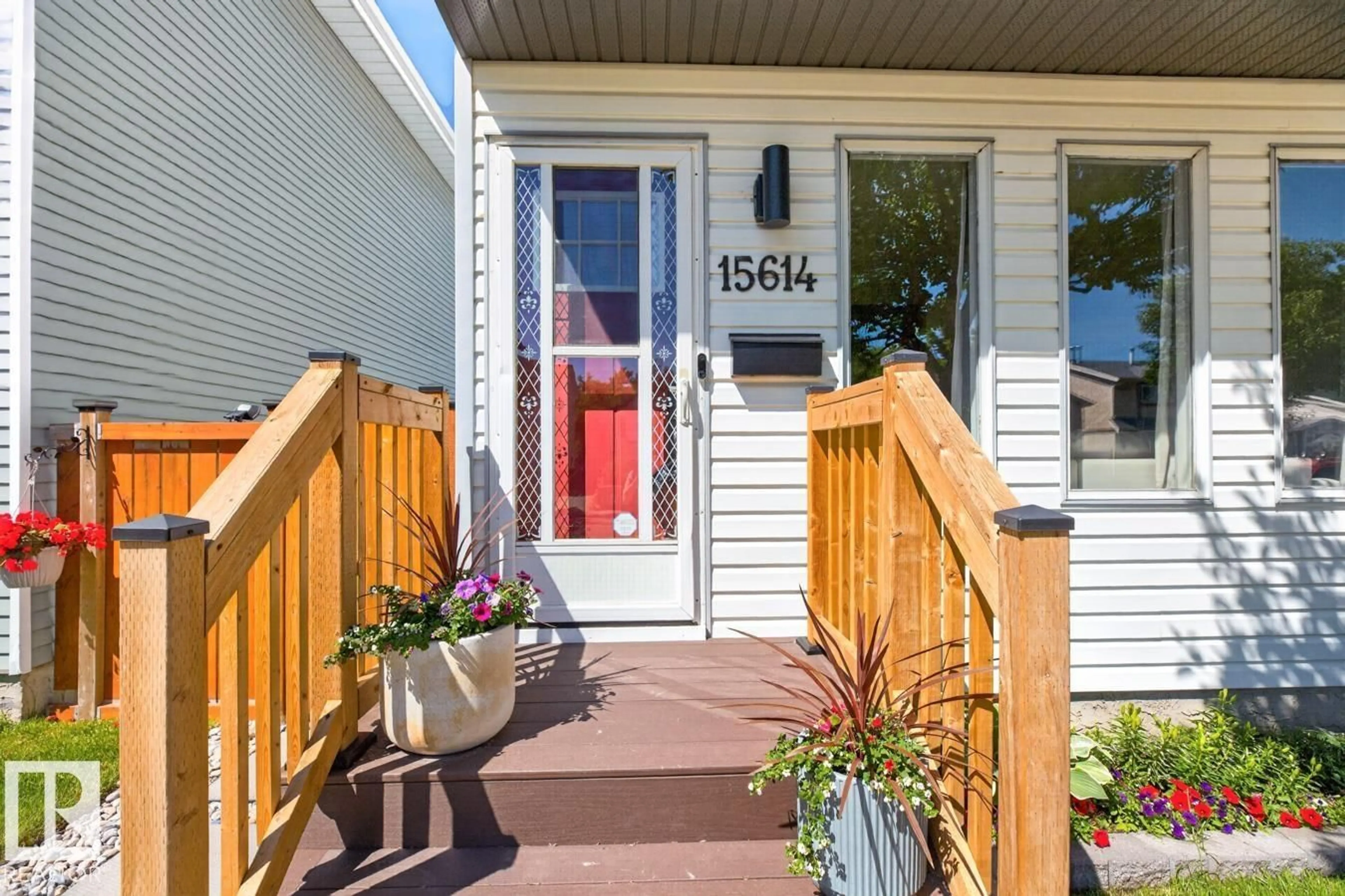Indoor entryway for 15614 83 ST, Edmonton Alberta T5Z2R1