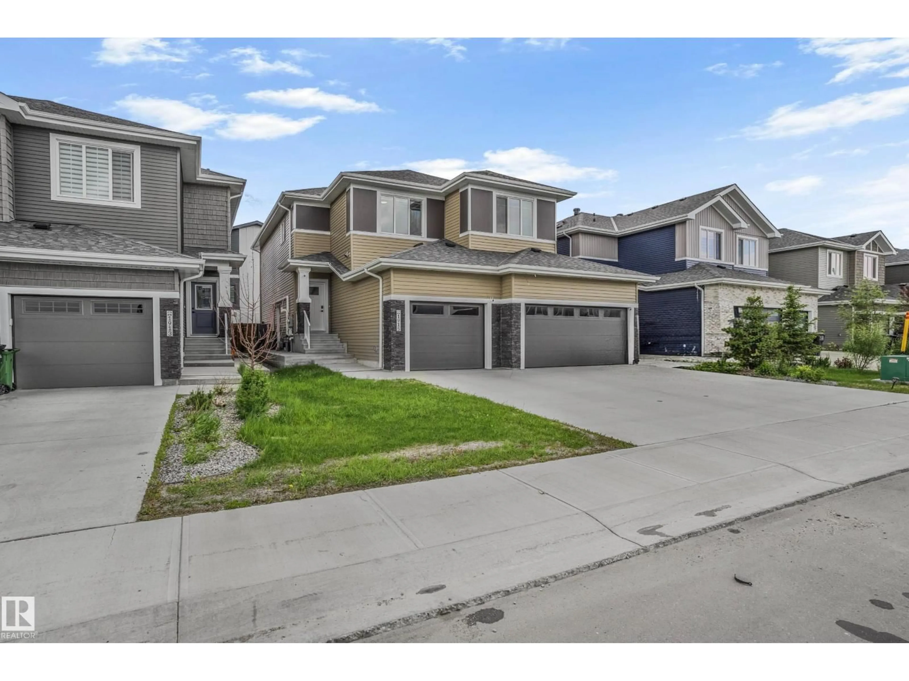A pic from outside/outdoor area/front of a property/back of a property/a pic from drone, street for SW - 1915 164 ST, Edmonton Alberta T6W5J8