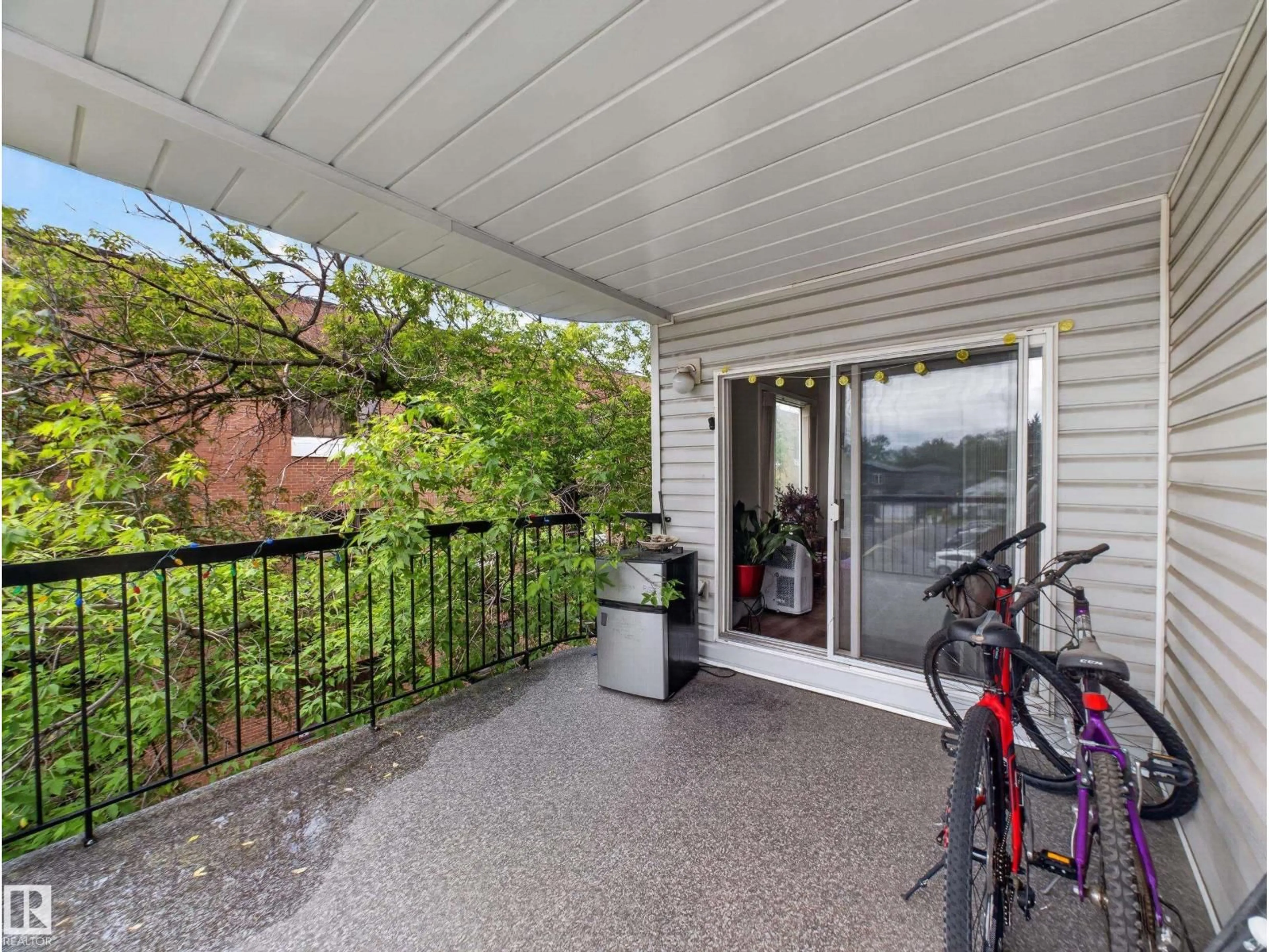 Patio, street for 301 - 10816 76 AV, Edmonton Alberta T6E6L3