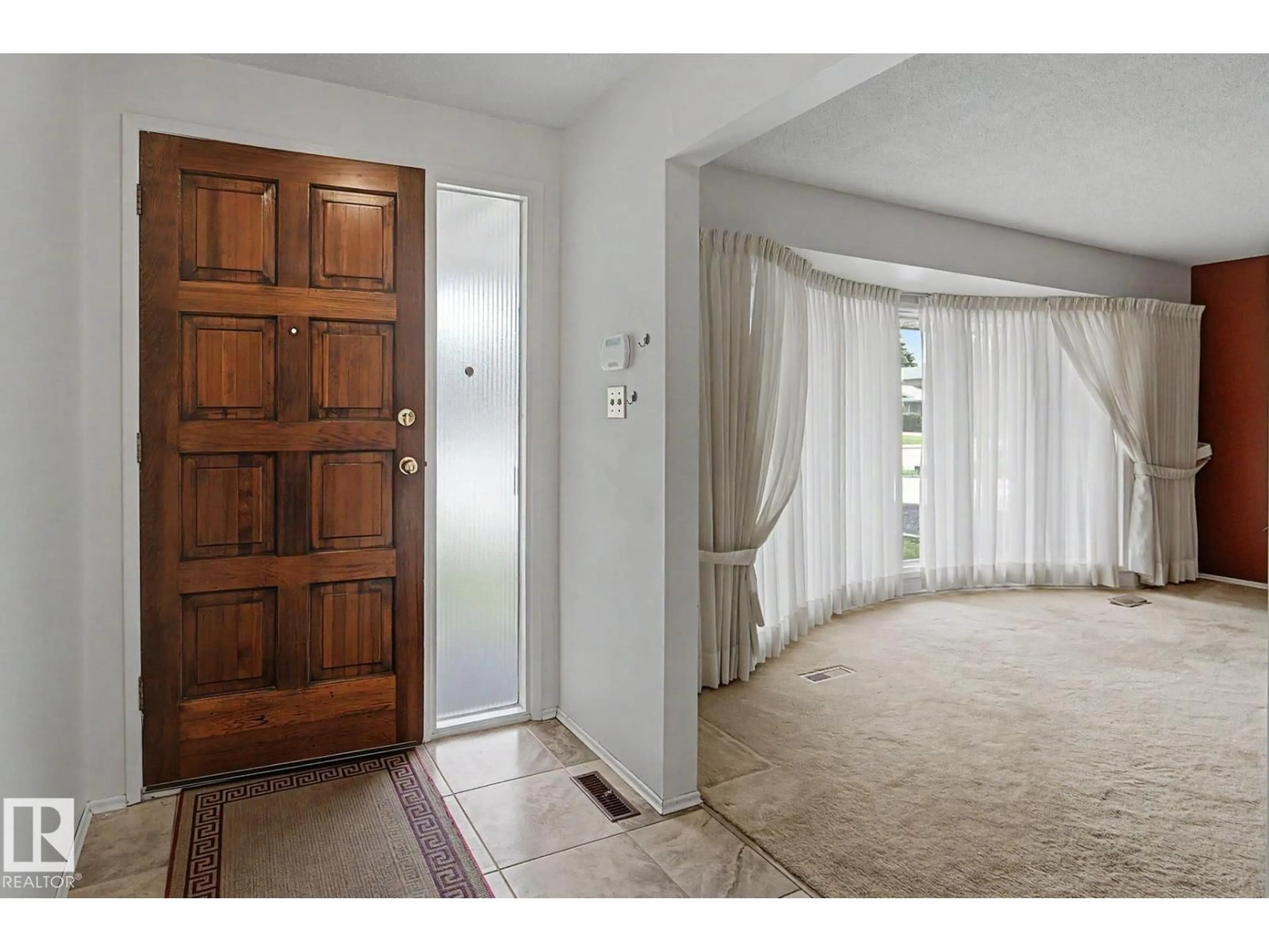 Indoor foyer for 5112 143 ST, Edmonton Alberta T6H4E2