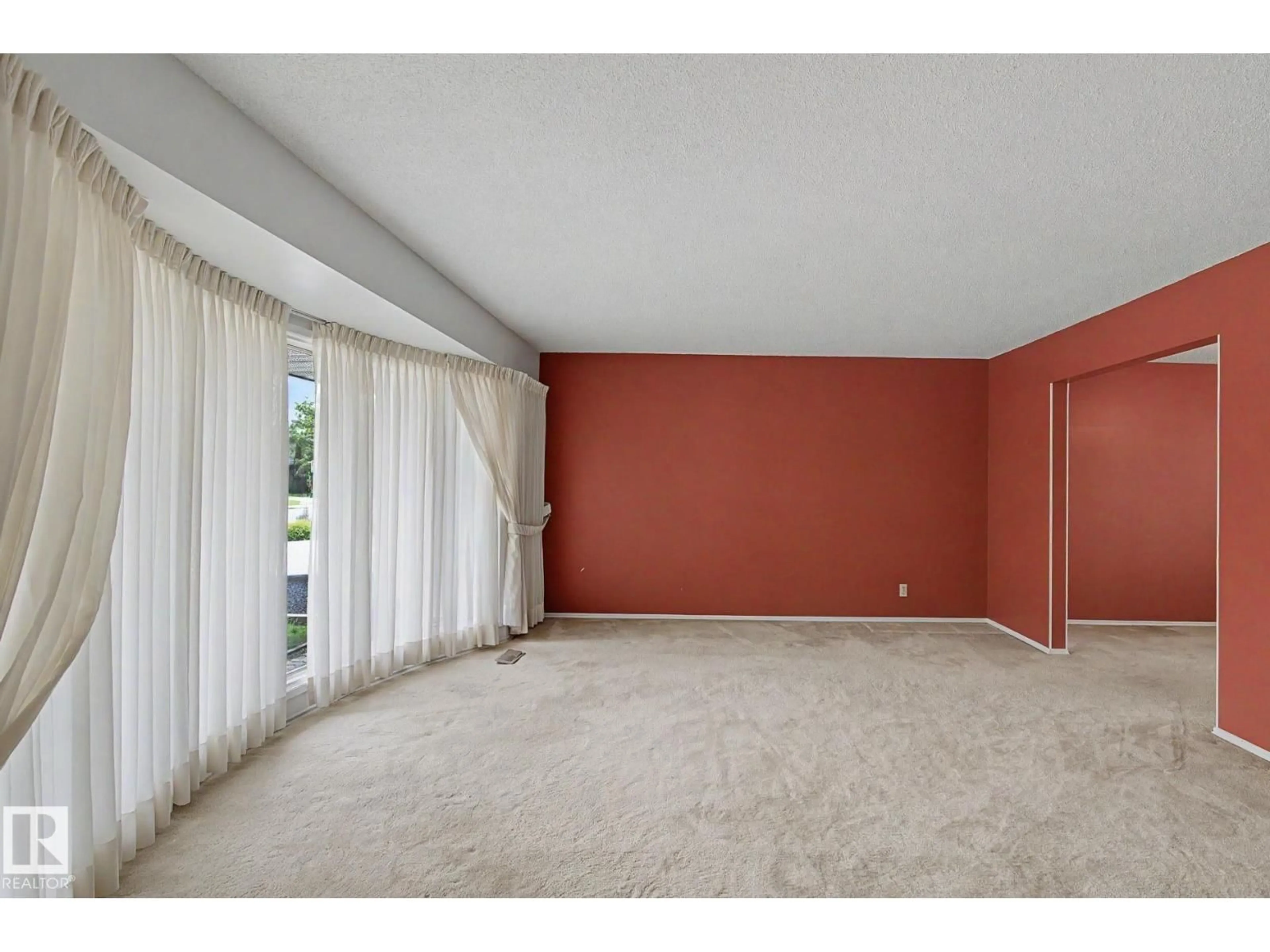 A pic of a room for 5112 143 ST, Edmonton Alberta T6H4E2