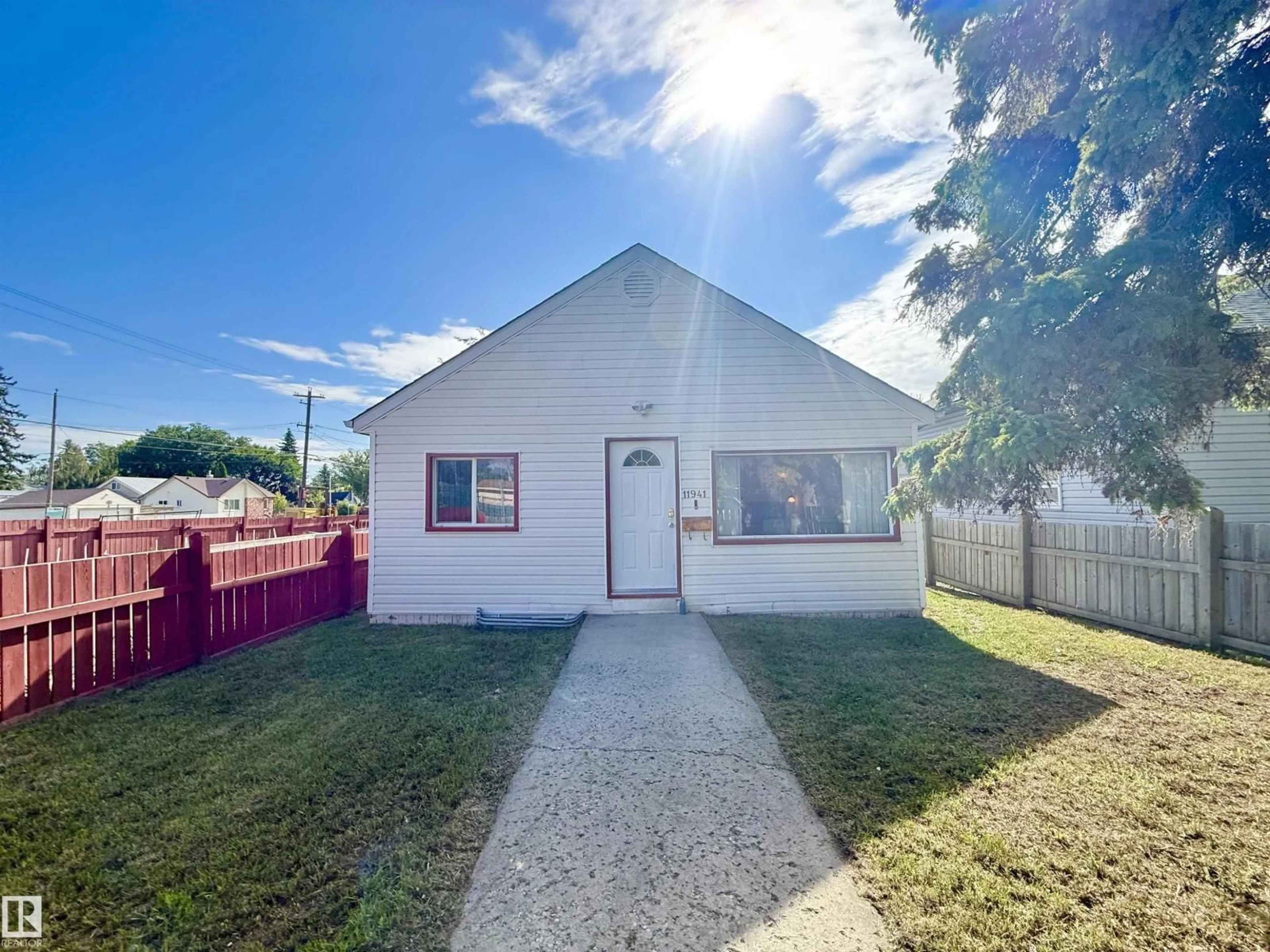 A pic from outside/outdoor area/front of a property/back of a property/a pic from drone, street for NW - 11941 78 ST, Edmonton Alberta T5B1J6