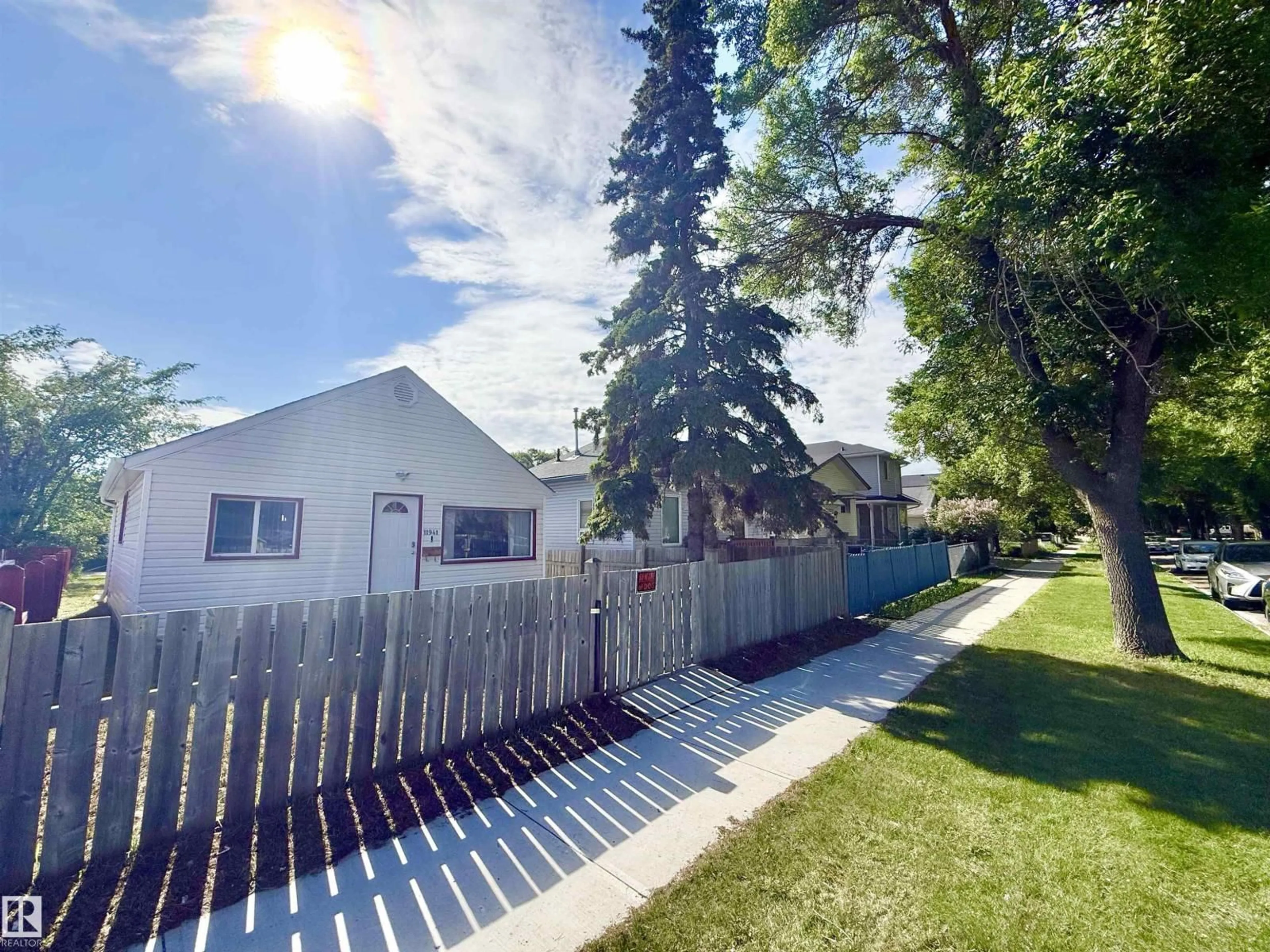 A pic from outside/outdoor area/front of a property/back of a property/a pic from drone, street for NW - 11941 78 ST, Edmonton Alberta T5B1J6