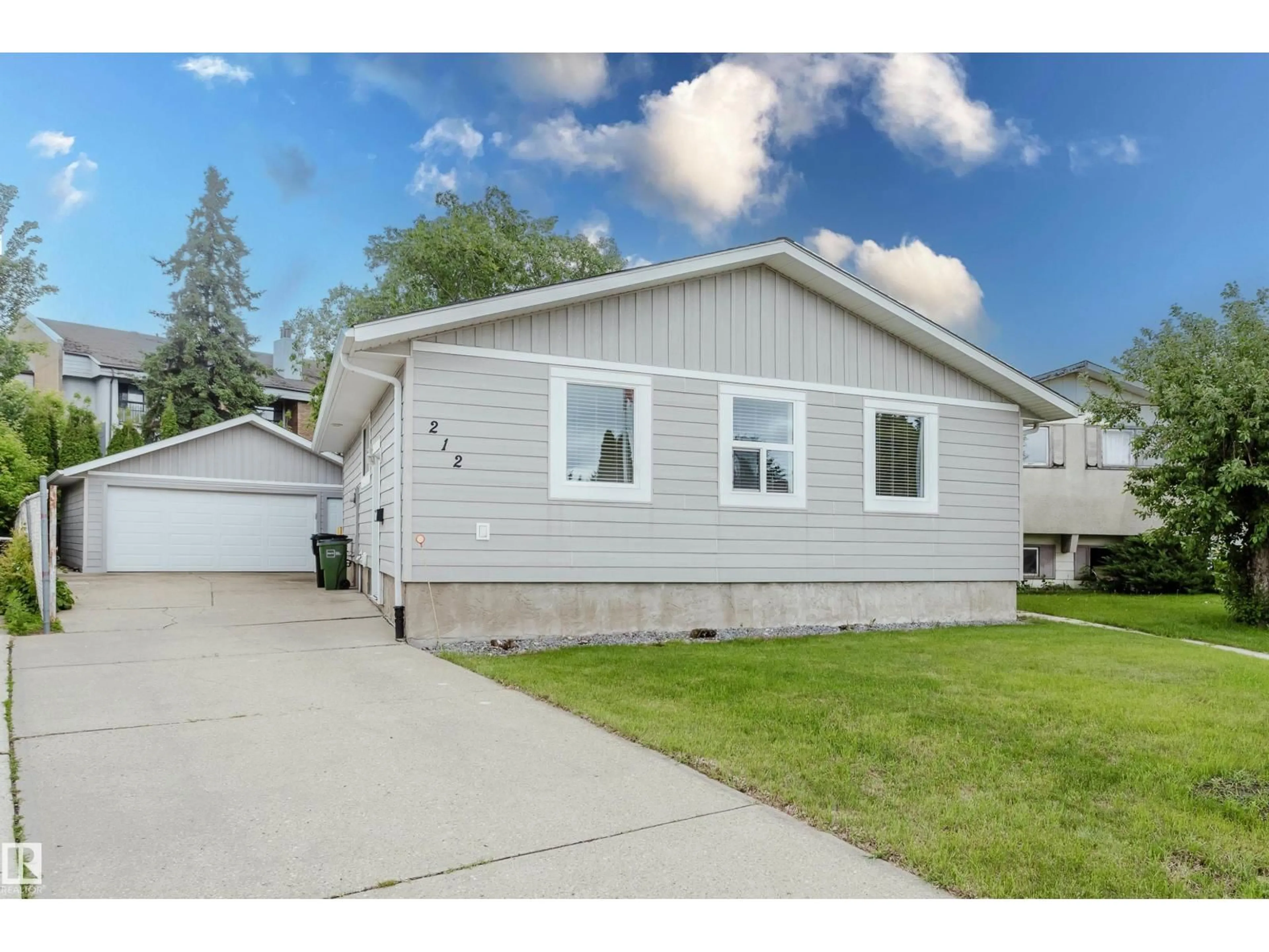 Home with vinyl exterior material, street for 212 HOMESTEAD CR, Edmonton Alberta T7S1S7