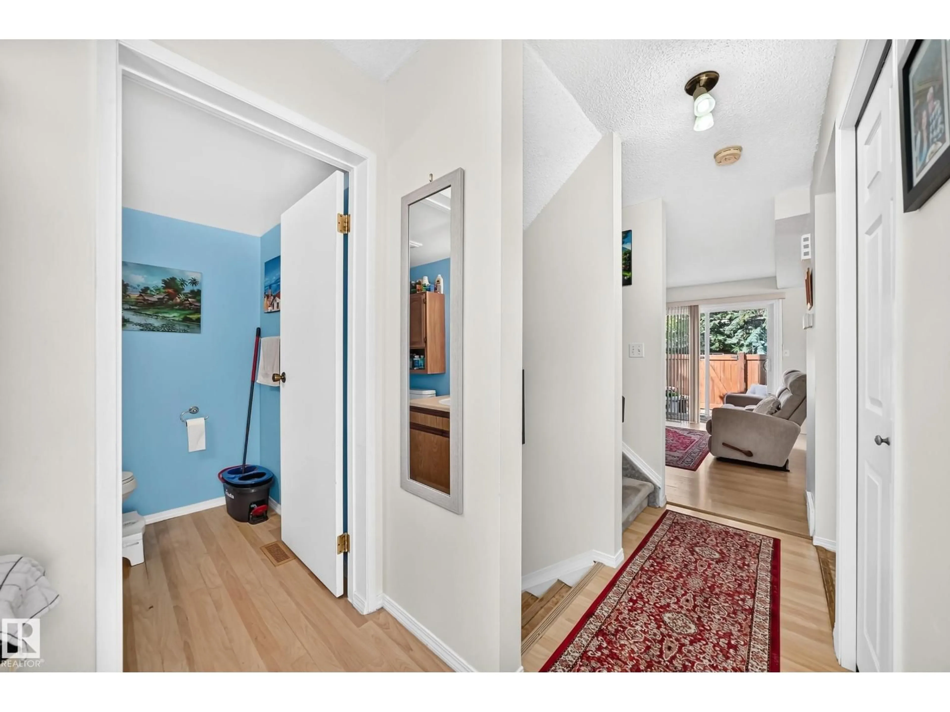 Indoor entryway for 678 LAKEWOOD RD, Edmonton Alberta T6K3Y1