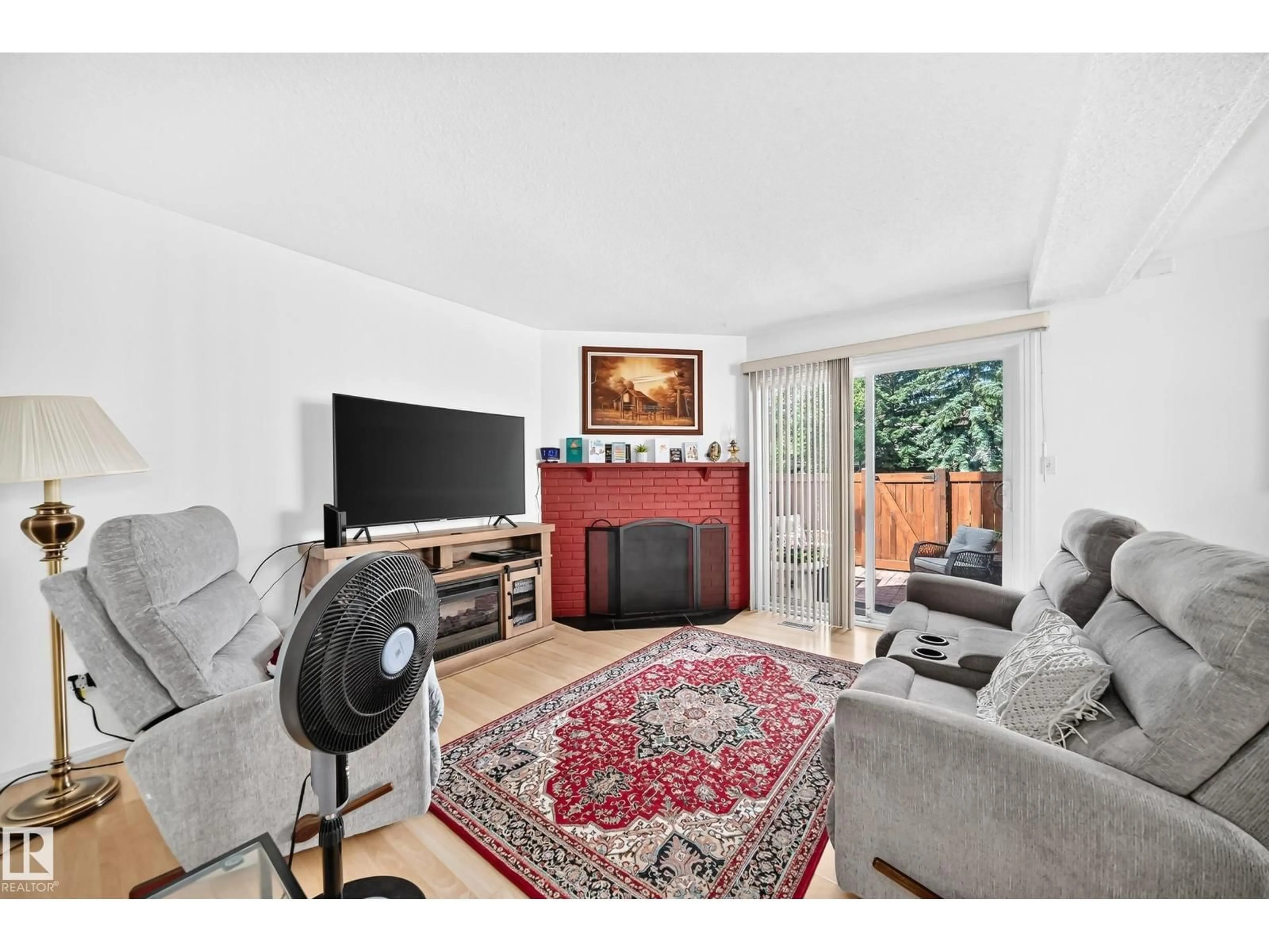 Living room with furniture, unknown for 678 LAKEWOOD RD, Edmonton Alberta T6K3Y1