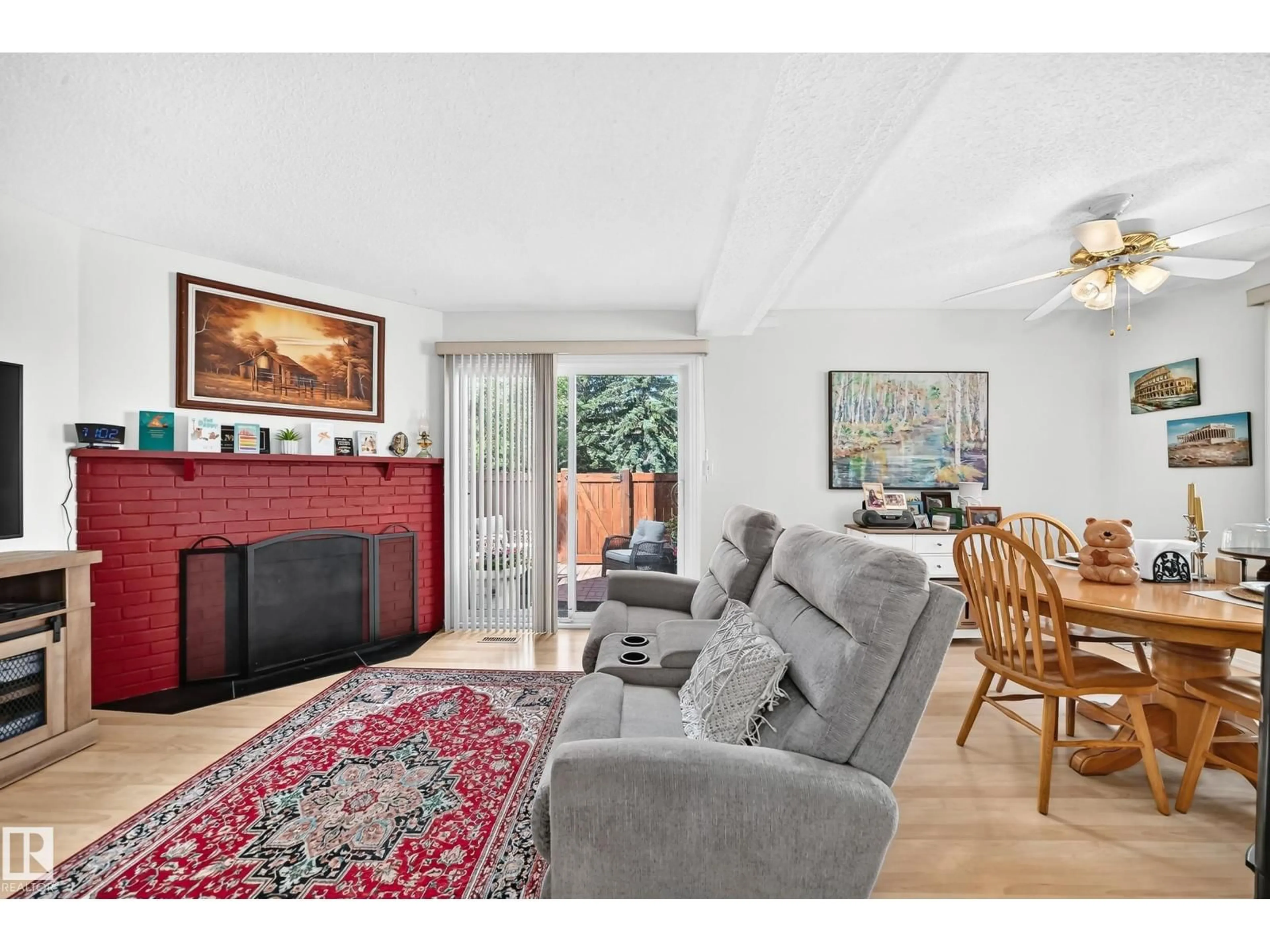 Living room with furniture, unknown for 678 LAKEWOOD RD, Edmonton Alberta T6K3Y1