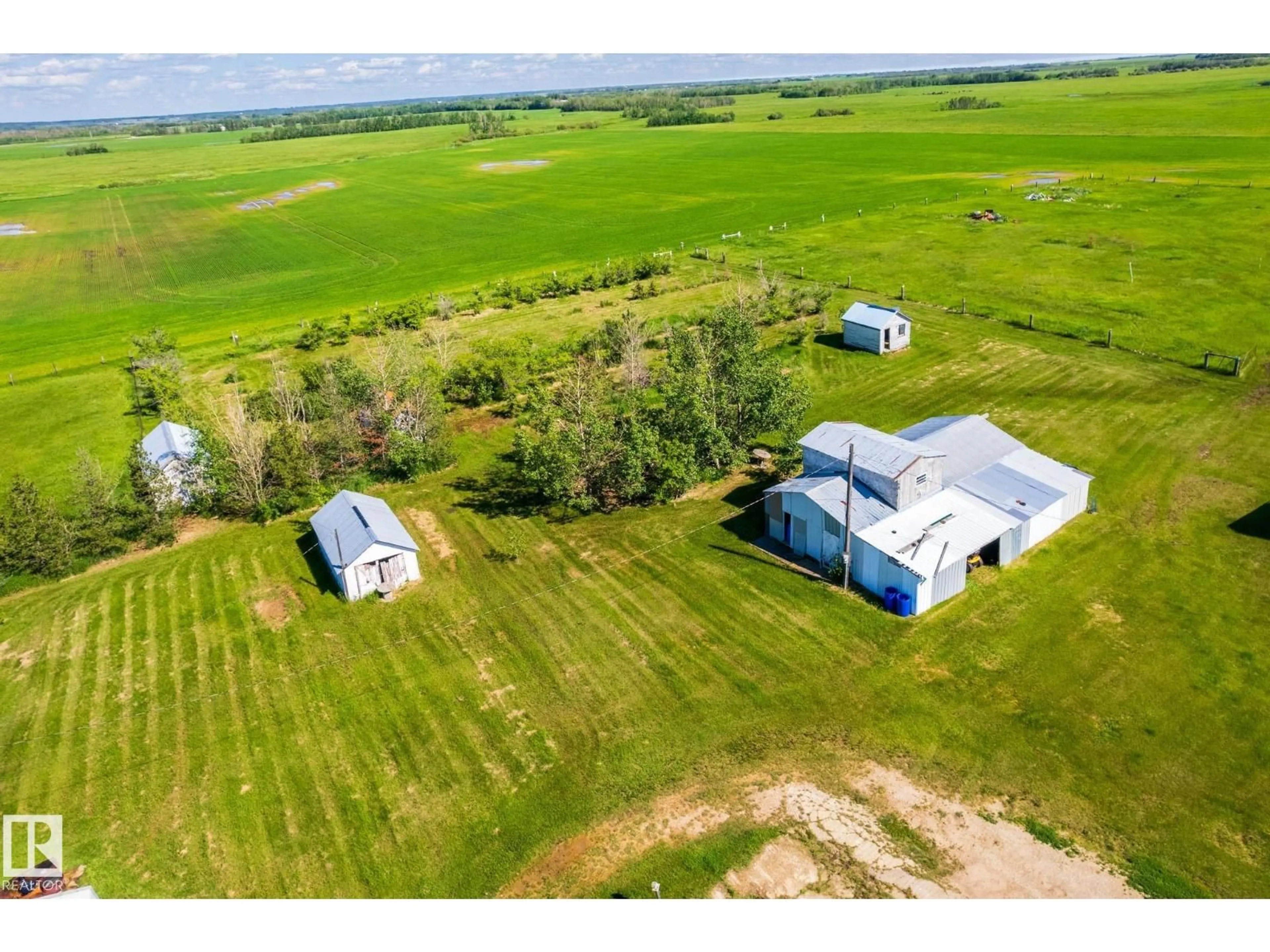 A pic from outside/outdoor area/front of a property/back of a property/a pic from drone, water/lake/river/ocean view for 551027 RANGE ROAD 193, Rural Lamont County Alberta T0B2R0