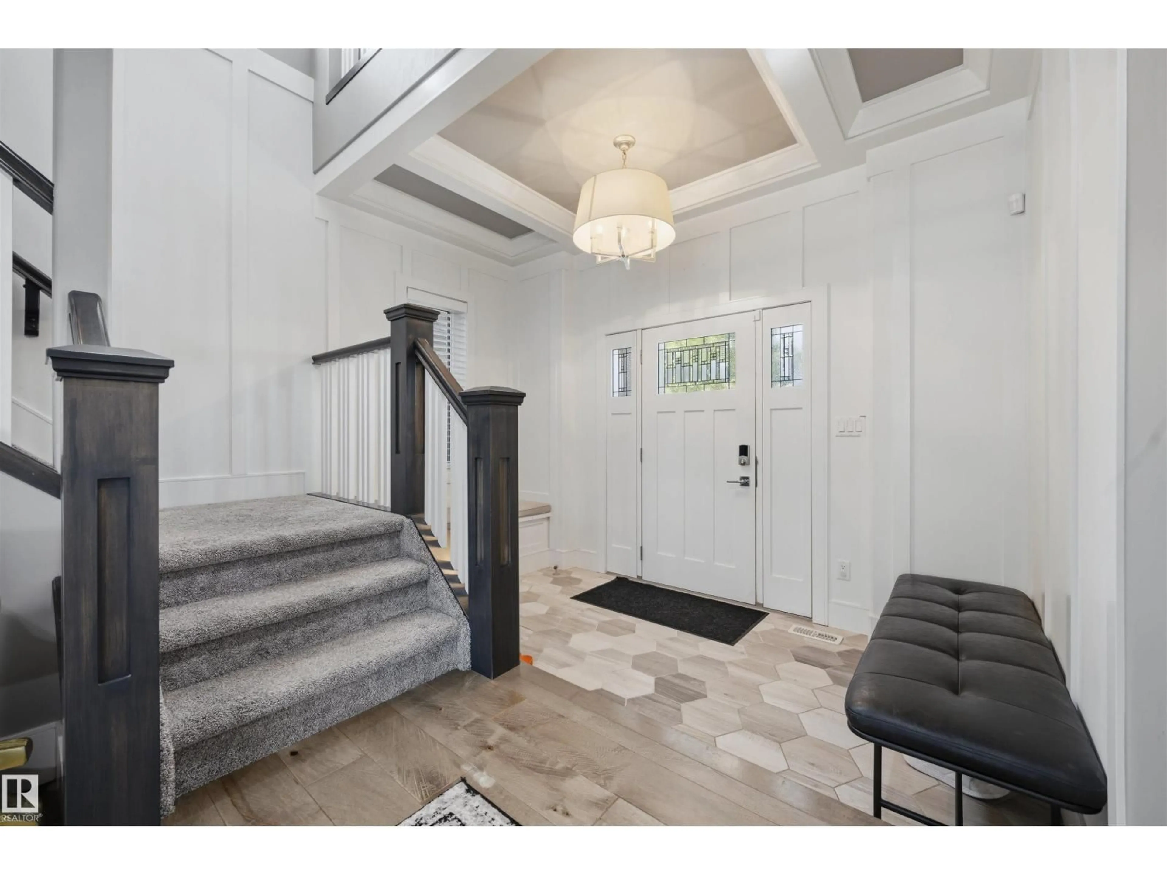 Indoor foyer for 1305 HAINSTOCK WY, Edmonton Alberta T6W3B6