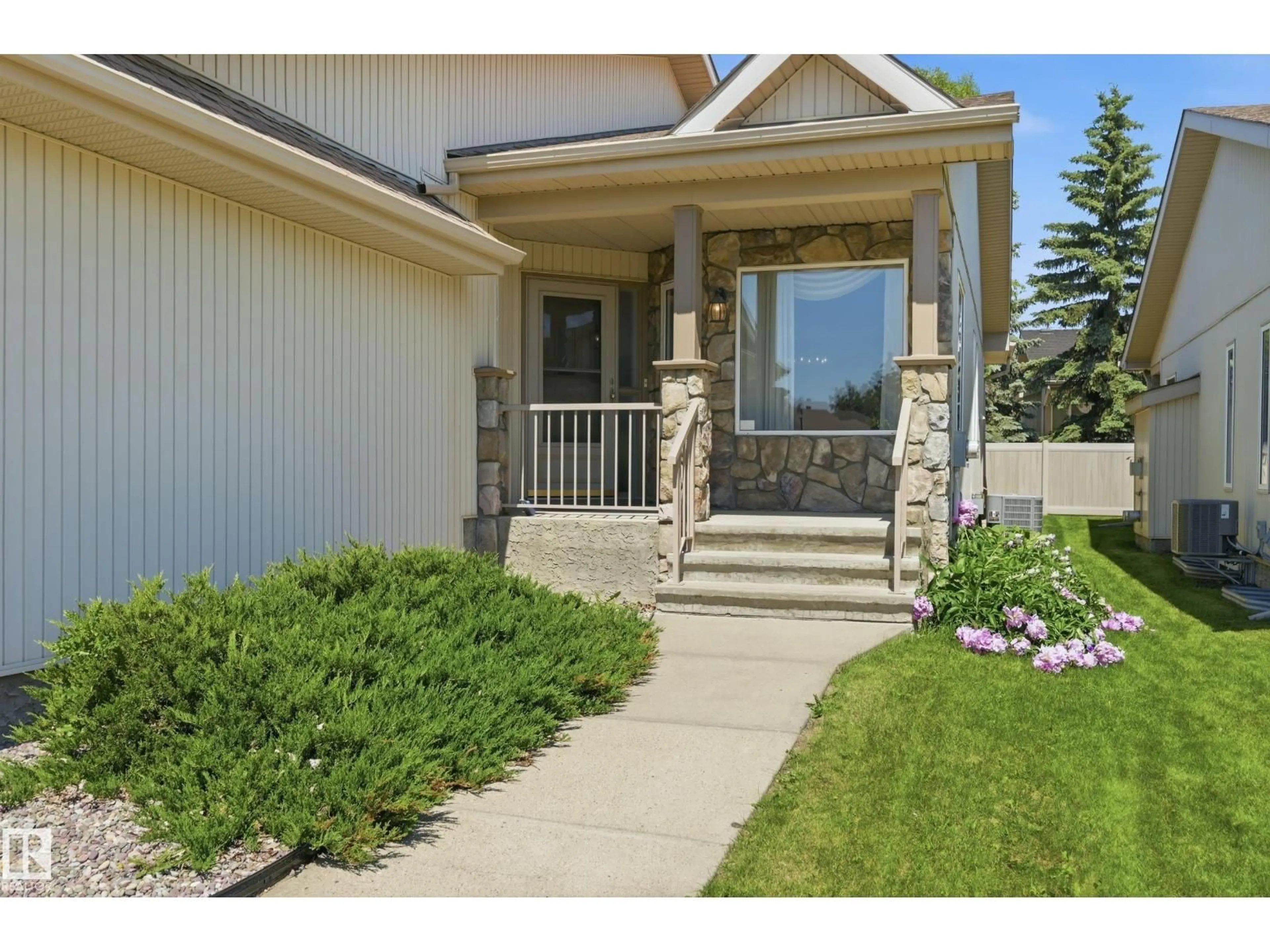 Indoor entryway for #21 - 925 PICARD DR, Edmonton Alberta T5T6H3