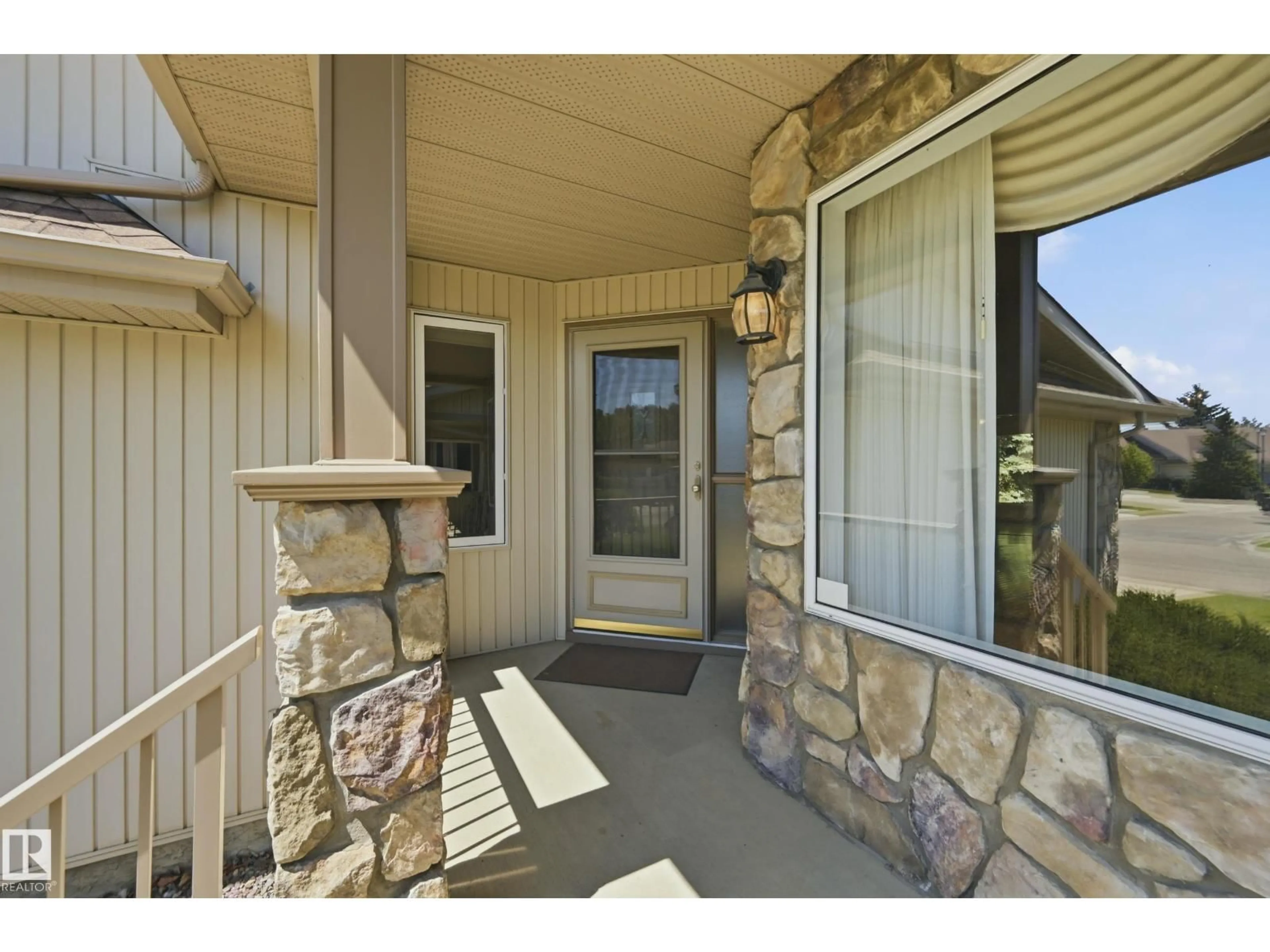 Indoor entryway for #21 - 925 PICARD DR, Edmonton Alberta T5T6H3
